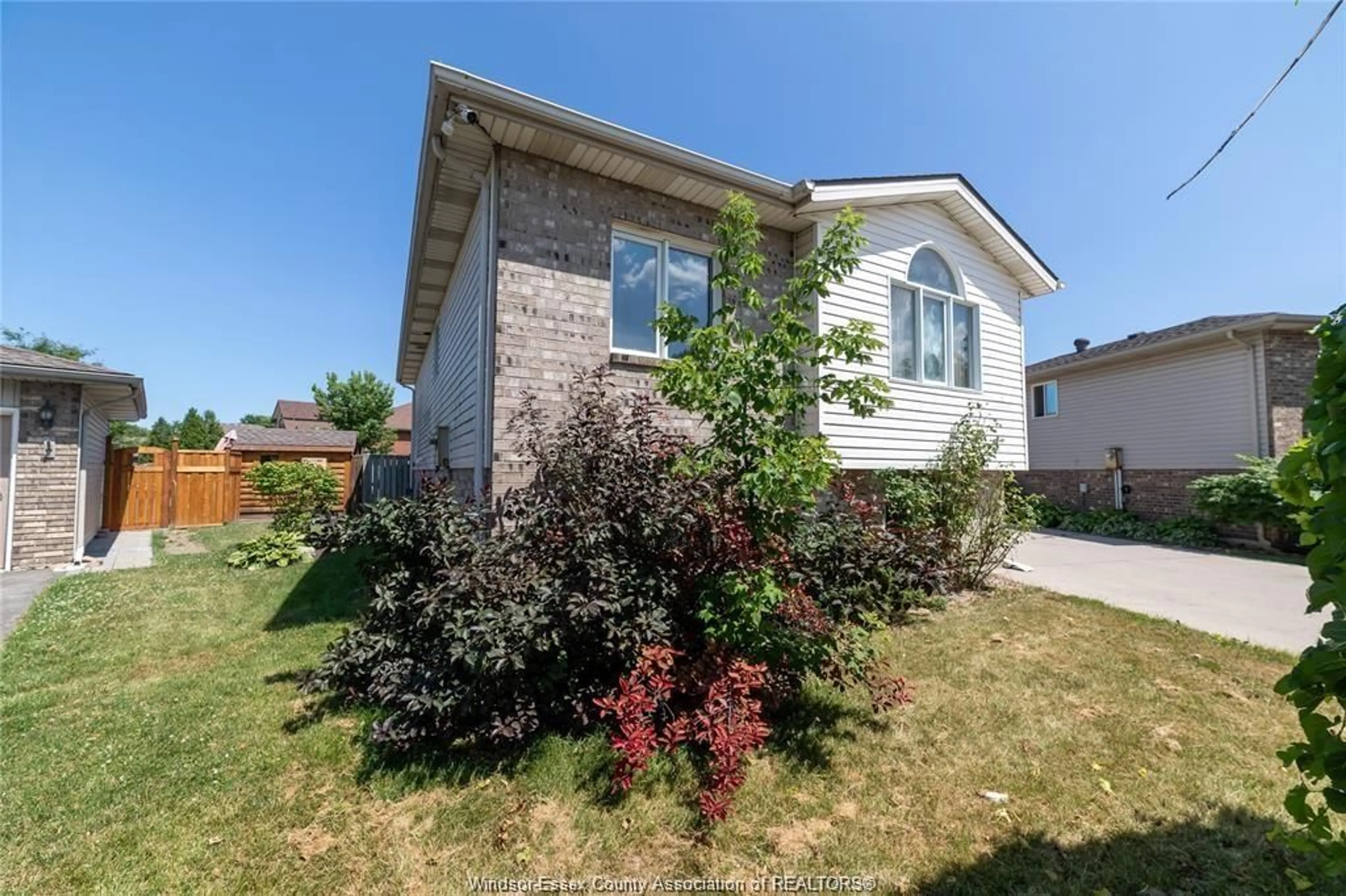 Home with brick exterior material, street for 1752 VICKY Cir, Windsor Ontario N8W 5P7