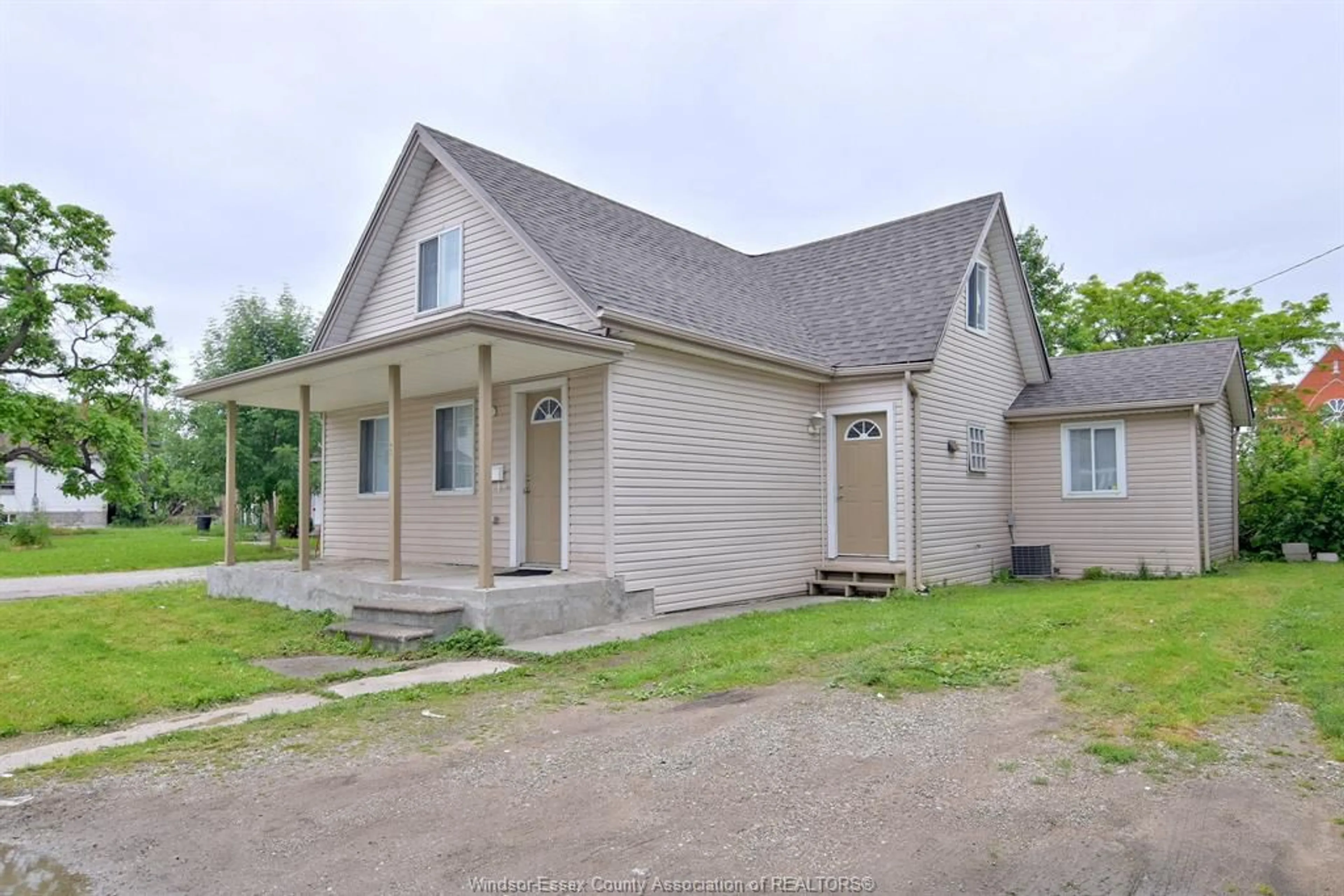 A pic from outside/outdoor area/front of a property/back of a property/a pic from drone, unknown for 825 BRANT, Windsor Ontario N9A 3G2