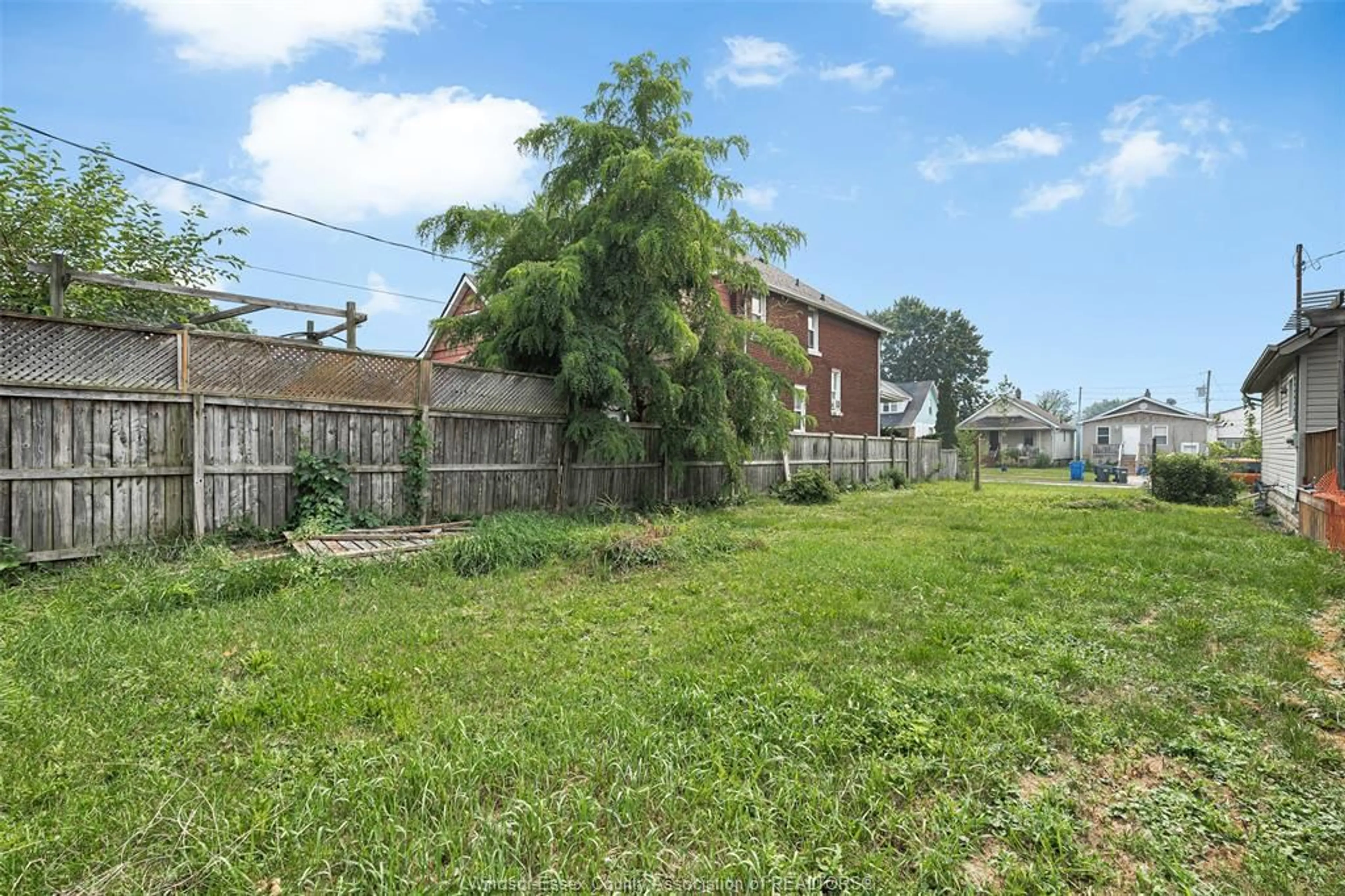 A pic from outside/outdoor area/front of a property/back of a property/a pic from drone, street for 2416 HIGHLAND Ave, Windsor Ontario N8X 3S7