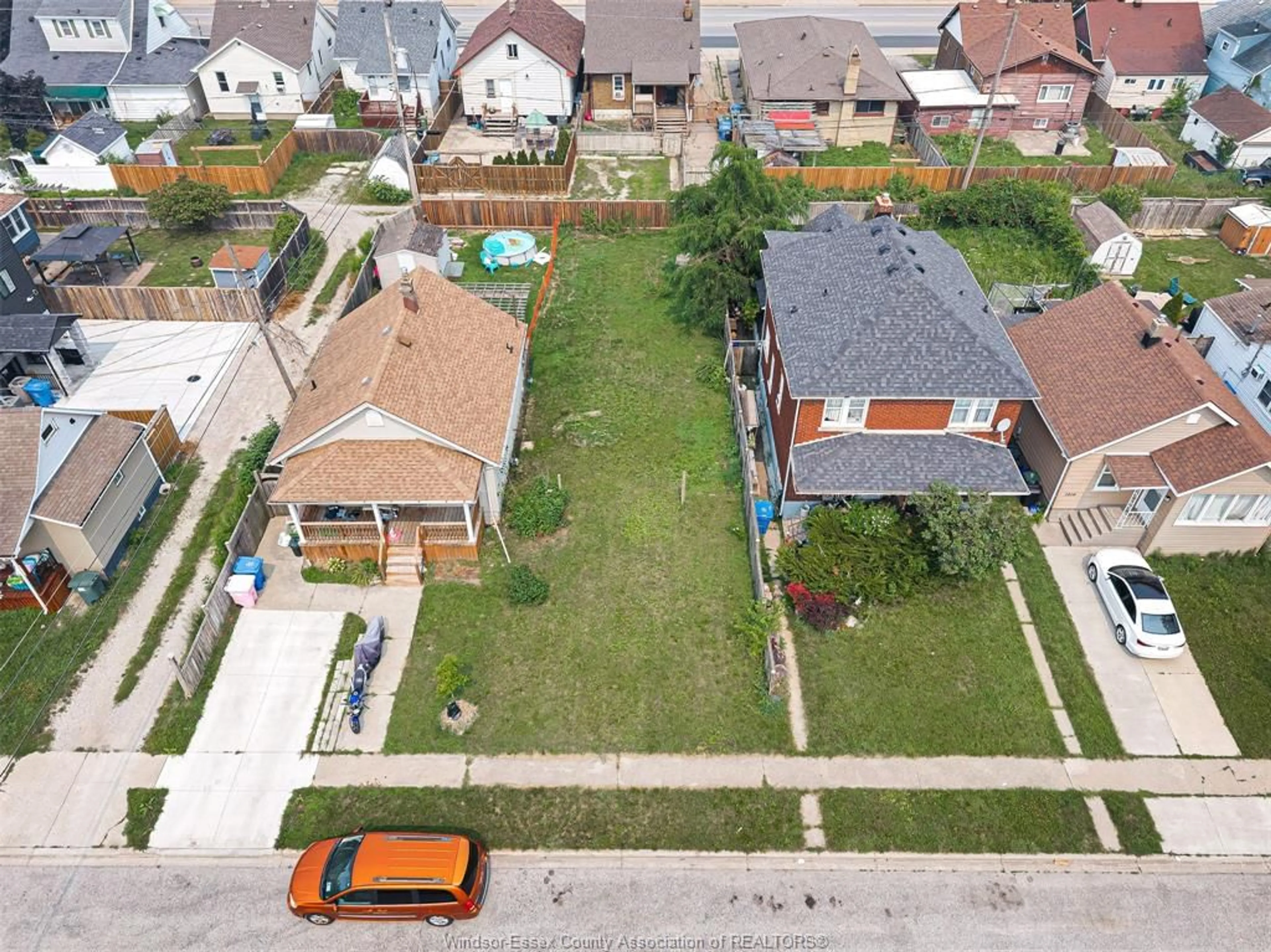 A pic from outside/outdoor area/front of a property/back of a property/a pic from drone, street for 2416 HIGHLAND Ave, Windsor Ontario N8X 3S7