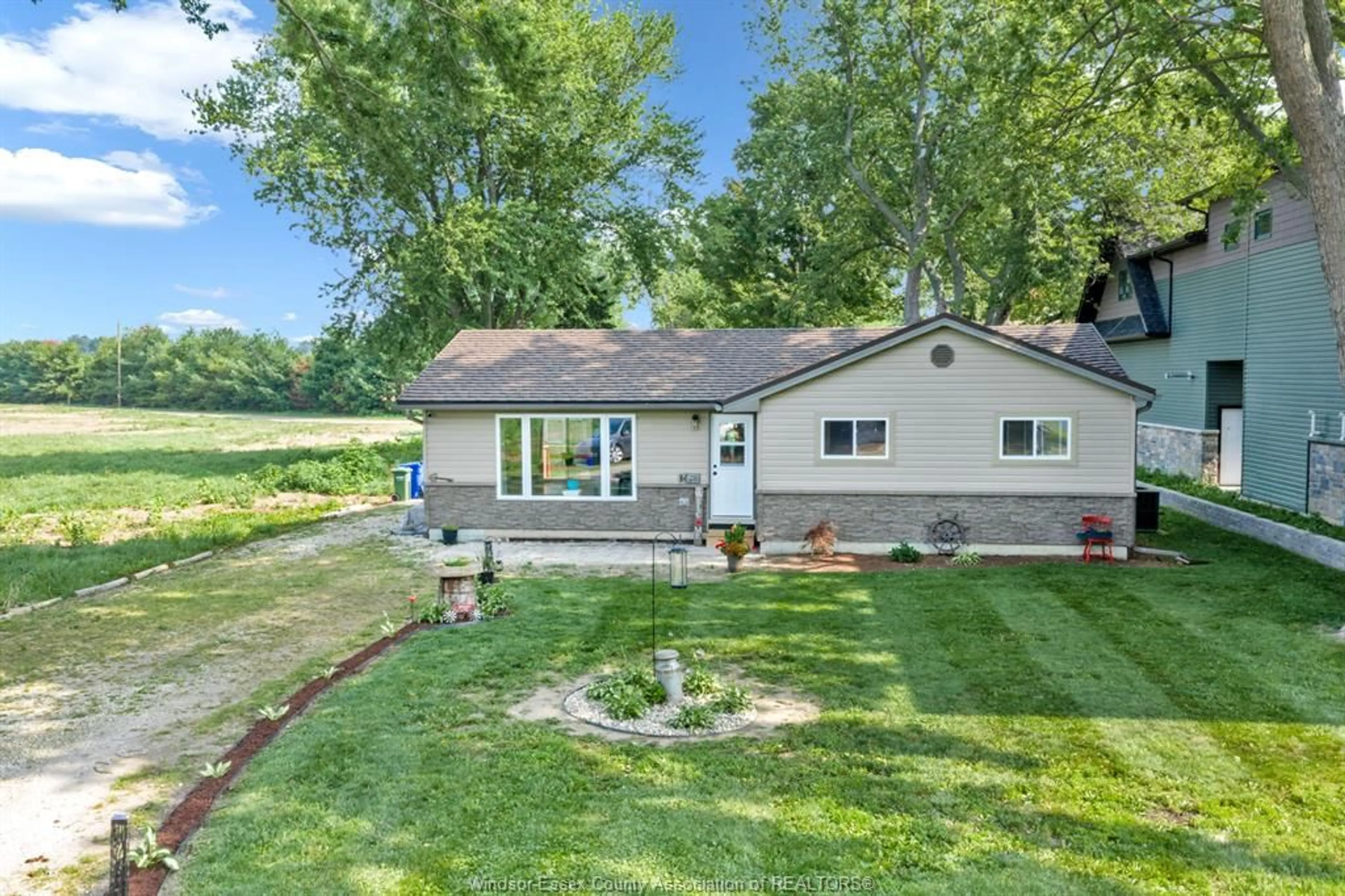 A pic from outside/outdoor area/front of a property/back of a property/a pic from drone, water/lake/river/ocean view for 290 LAKE St, Essex Ontario N0R 1G0