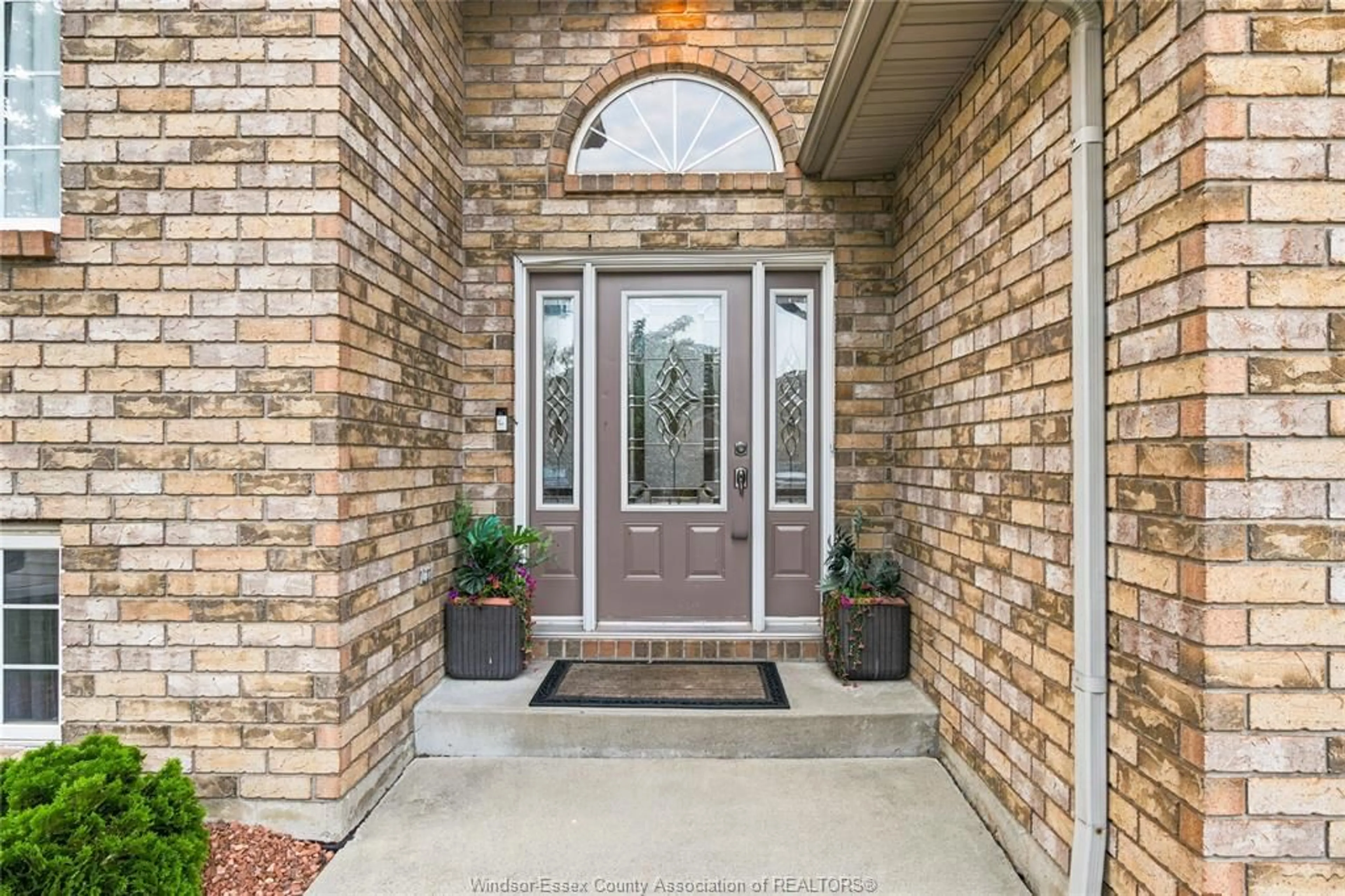 Indoor entryway for 1414 GIRARD Dr, Lakeshore Ontario N0R 1A0