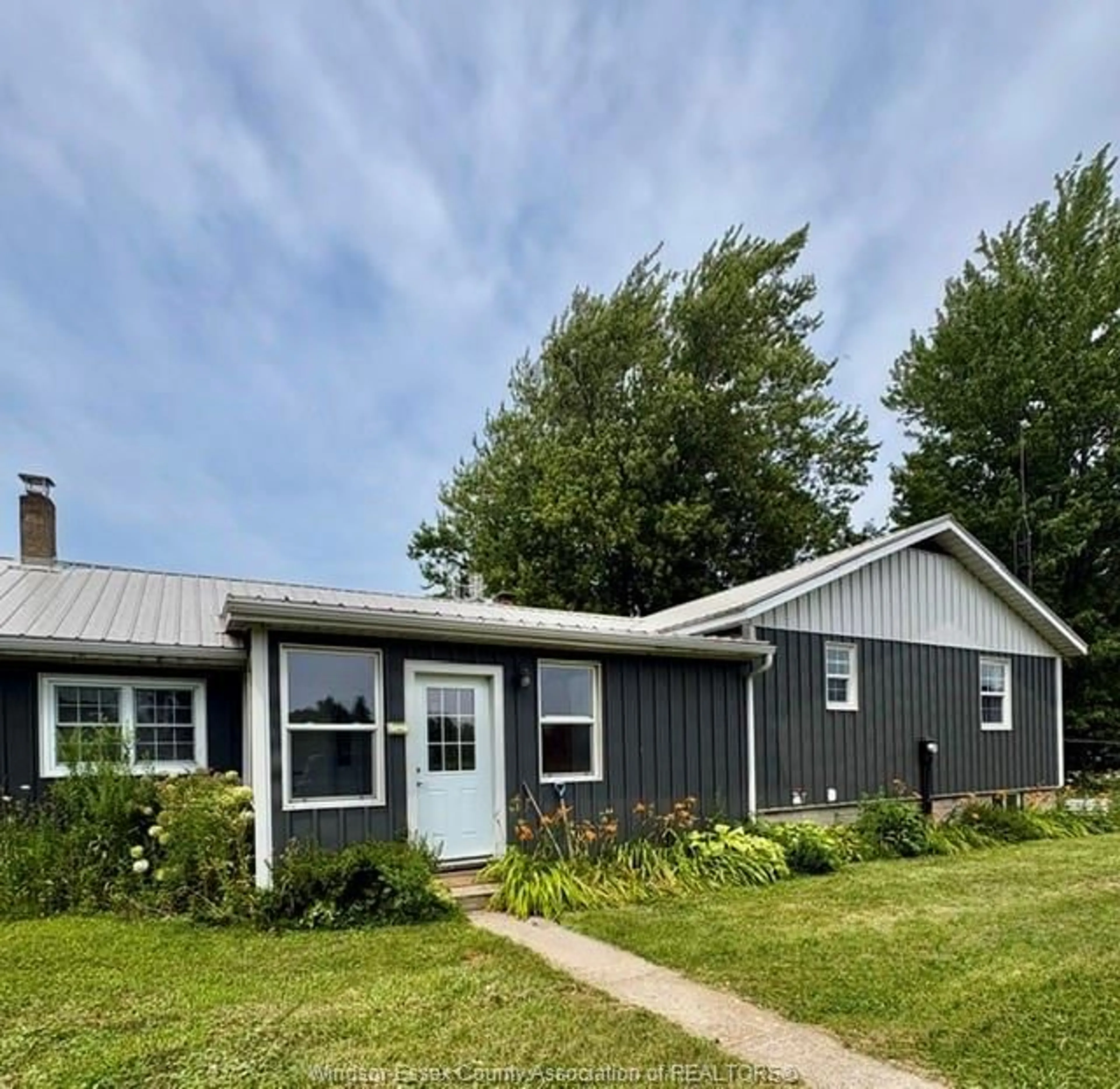 Home with vinyl exterior material, street for 949 East West Rd, Pelee Island Ontario N0R 1M0