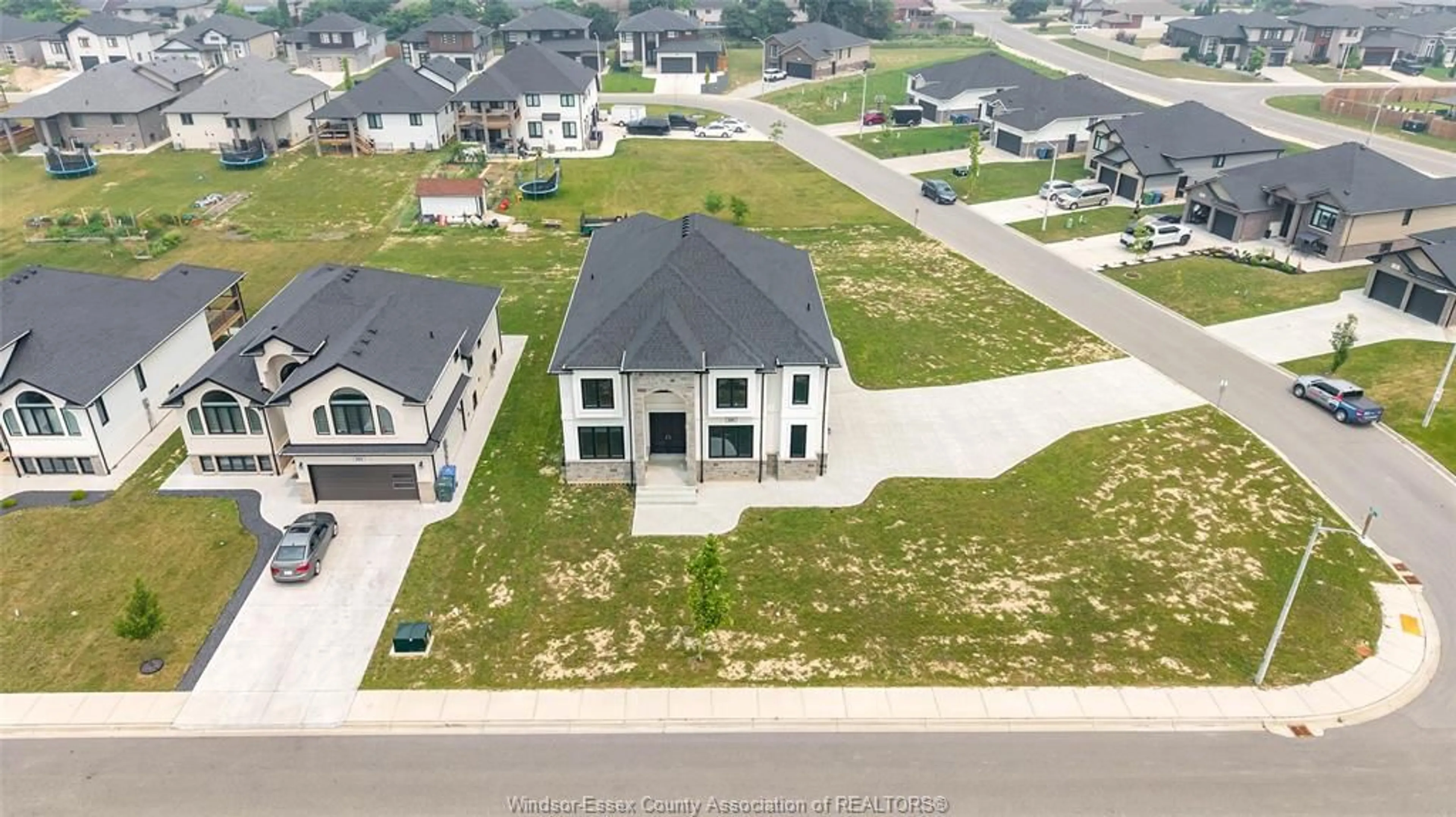 A pic from outside/outdoor area/front of a property/back of a property/a pic from drone, street for 116 KINGSBRIDGE Dr, Amherstburg Ontario N9V 0G8