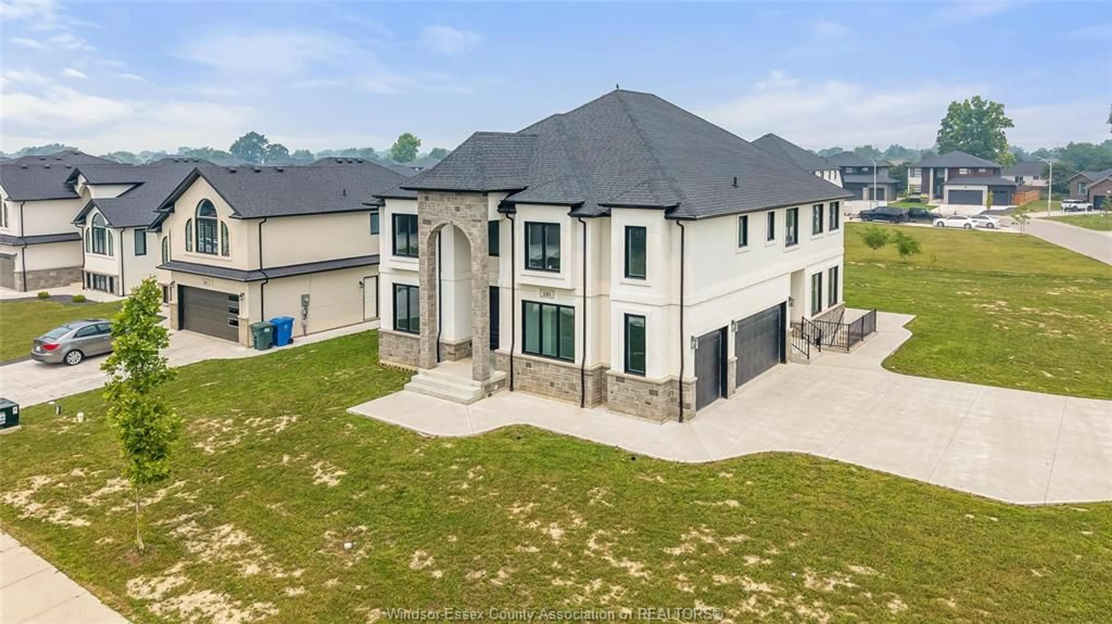 A pic from outside/outdoor area/front of a property/back of a property/a pic from drone, building for 116 KINGSBRIDGE Dr, Amherstburg Ontario N9V 0G8