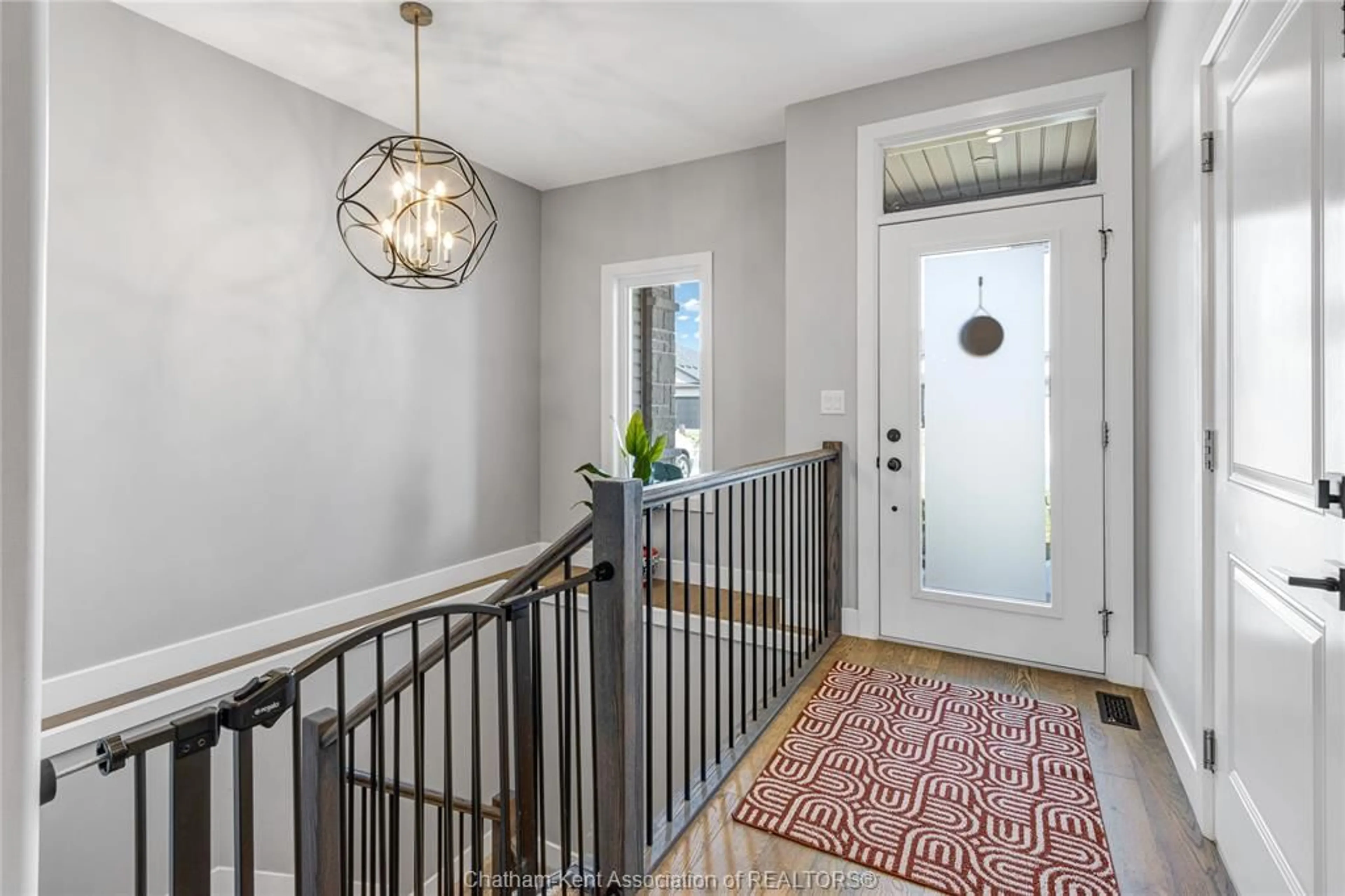Indoor entryway for 116 BRIGHTON Pl, Chatham Ontario N7L 0G7
