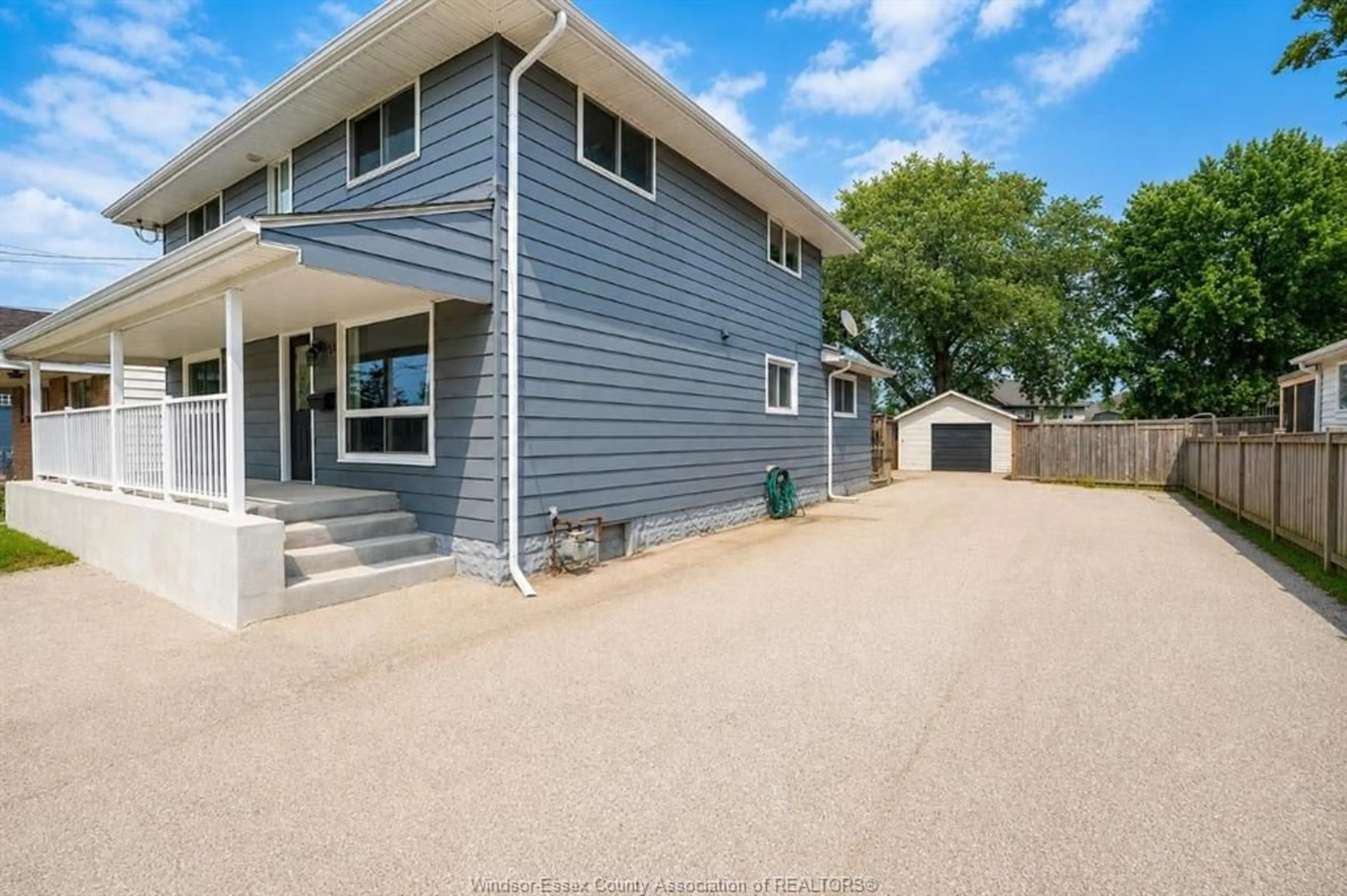 A pic from outside/outdoor area/front of a property/back of a property/a pic from drone, street for 1554 LESPERANCE Rd, Tecumseh Ontario N8N 1Y1