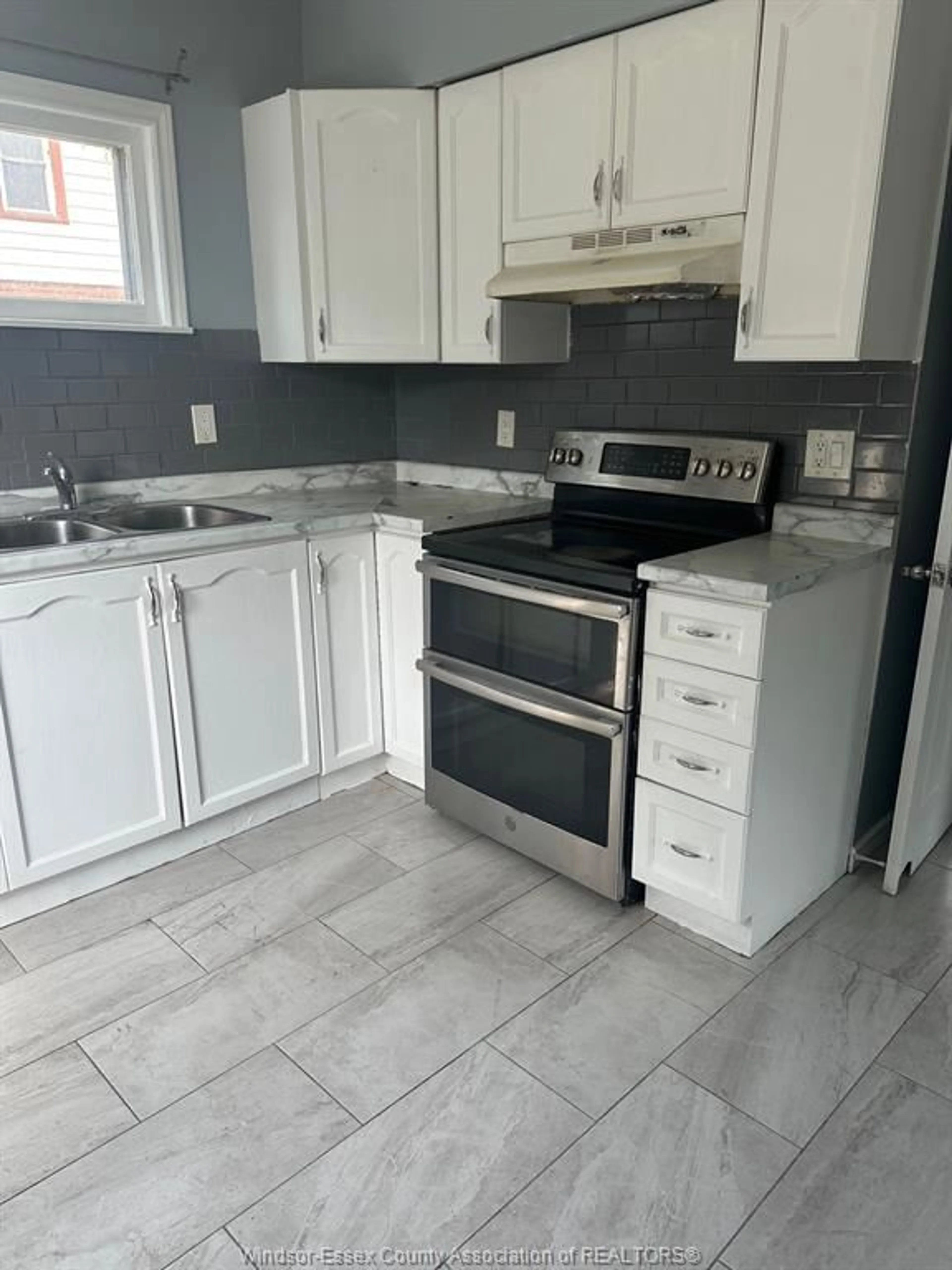 Standard kitchen, ceramic/tile floor for 1495 BENJAMIN, Windsor Ontario N8X 4N2
