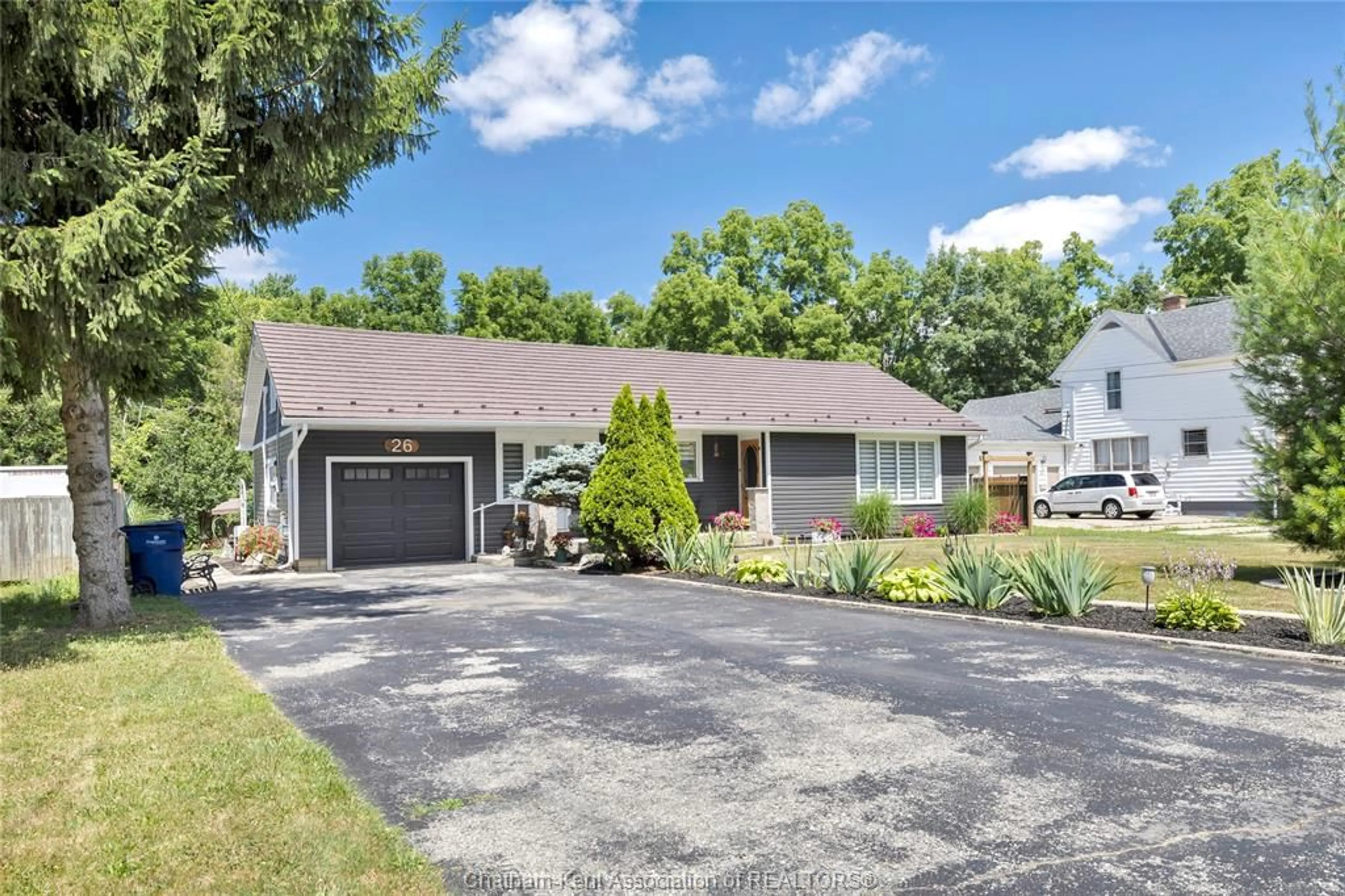 Home with vinyl exterior material, street for 26 Sherman St, Thamesville Ontario N0P 2K0