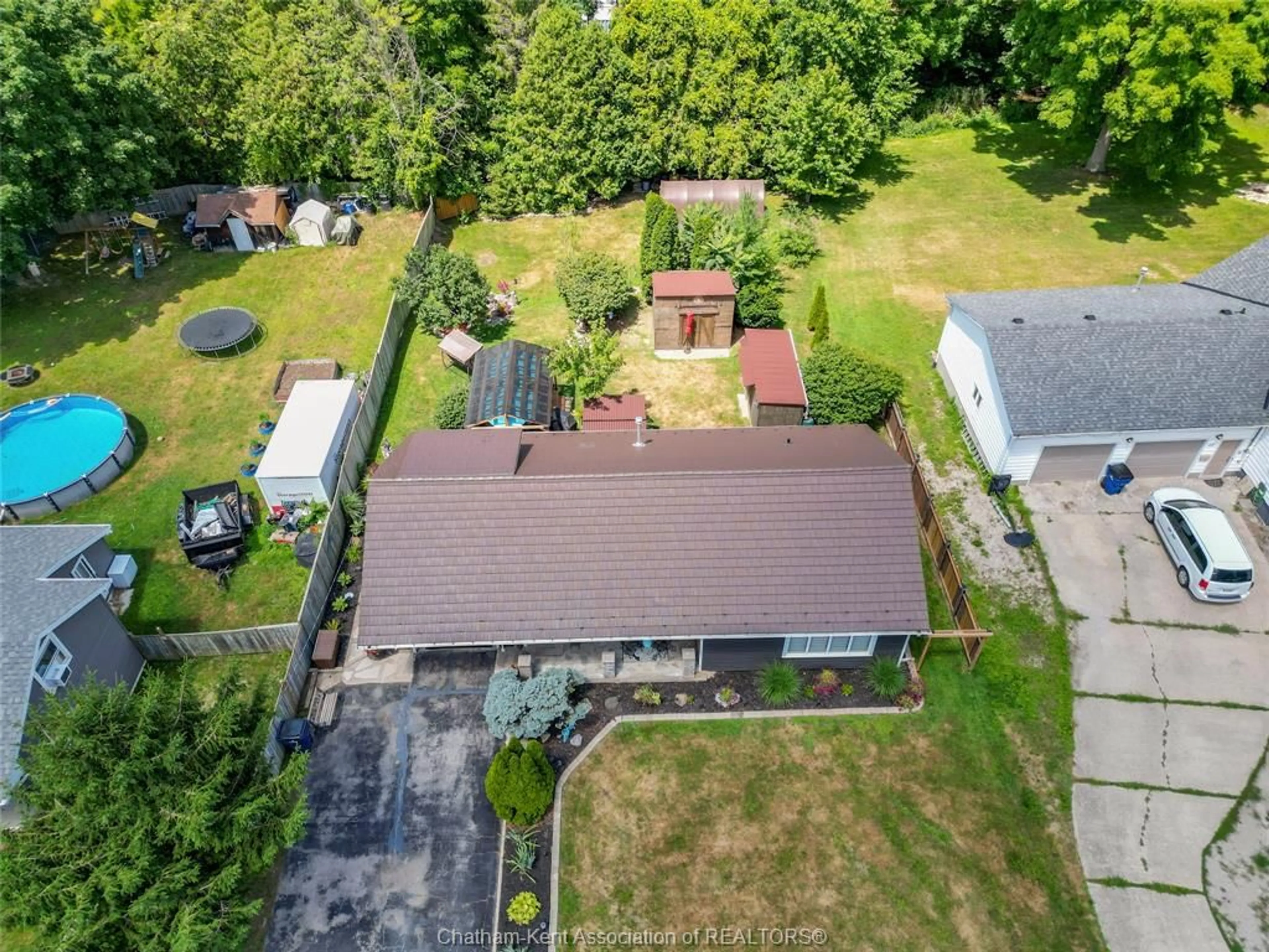 A pic from outside/outdoor area/front of a property/back of a property/a pic from drone, street for 26 Sherman St, Thamesville Ontario N0P 2K0
