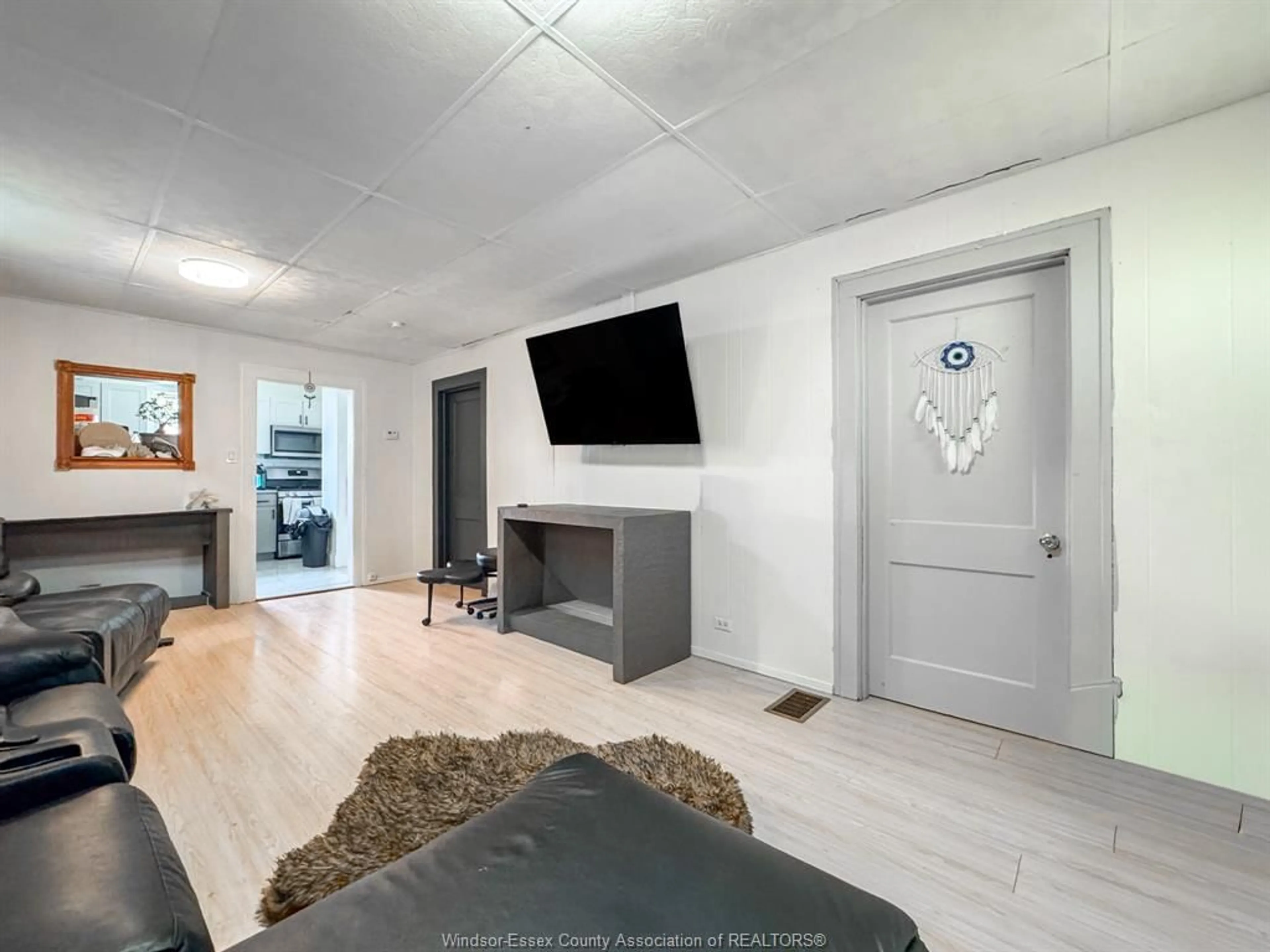 A pic of a room for 1037 HOWARD AVE, Windsor Ontario N9A 1S6
