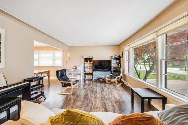 3063 BRUCE Ave, Windsor 5