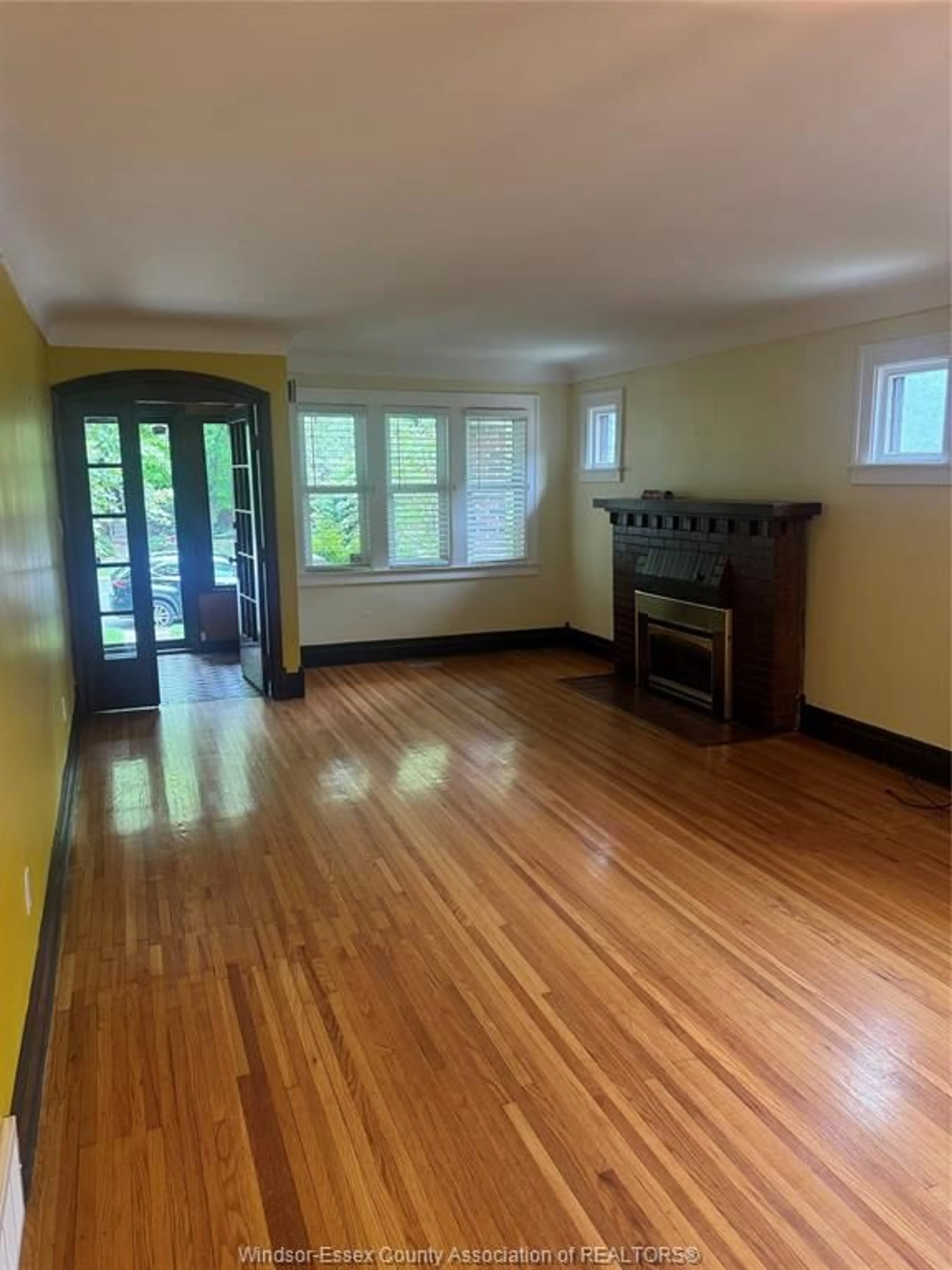 A pic of a room for 2185 DOUGALL Ave, Windsor Ontario N8X 1S5