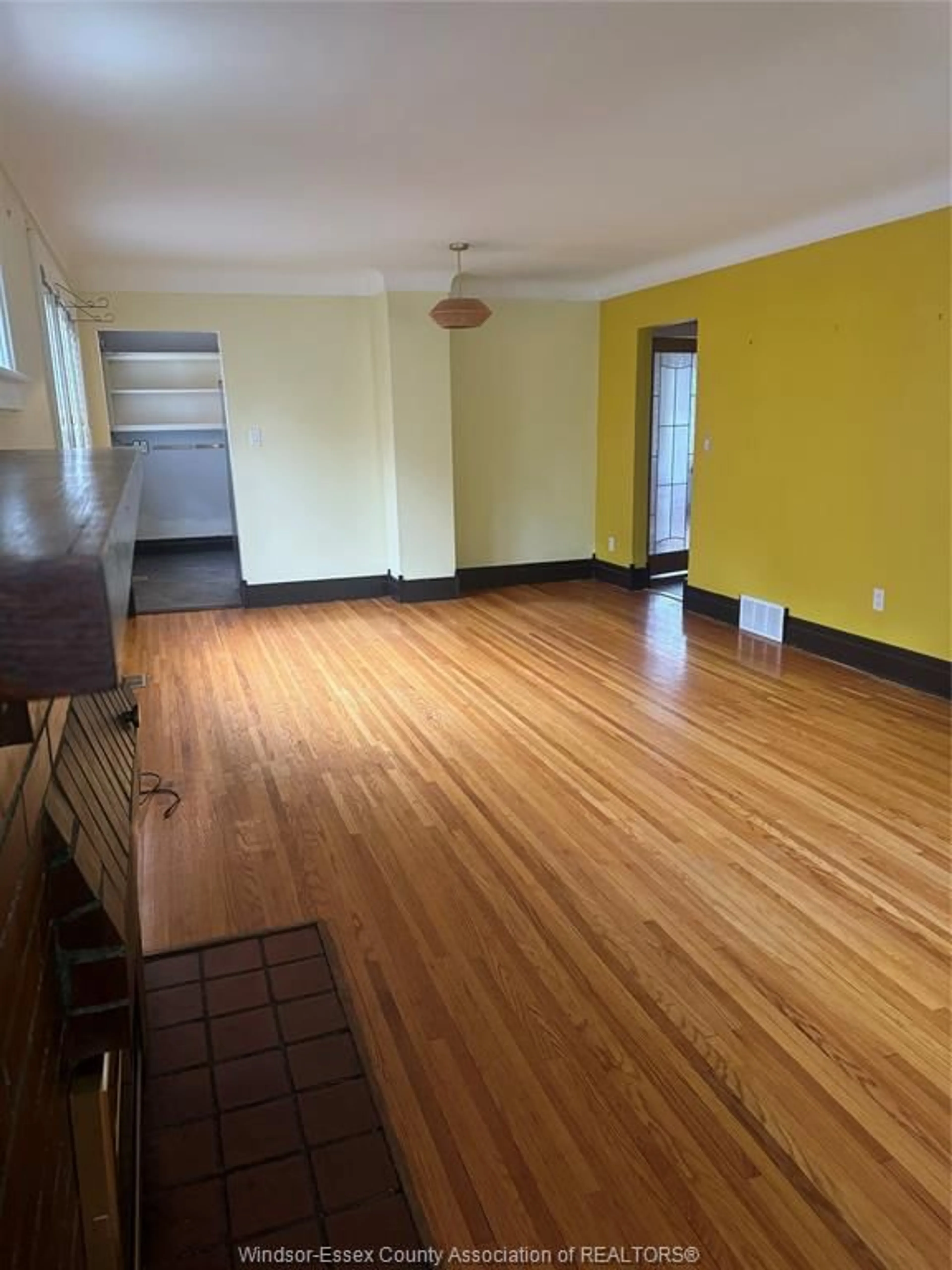 A pic of a room for 2185 DOUGALL Ave, Windsor Ontario N8X 1S5