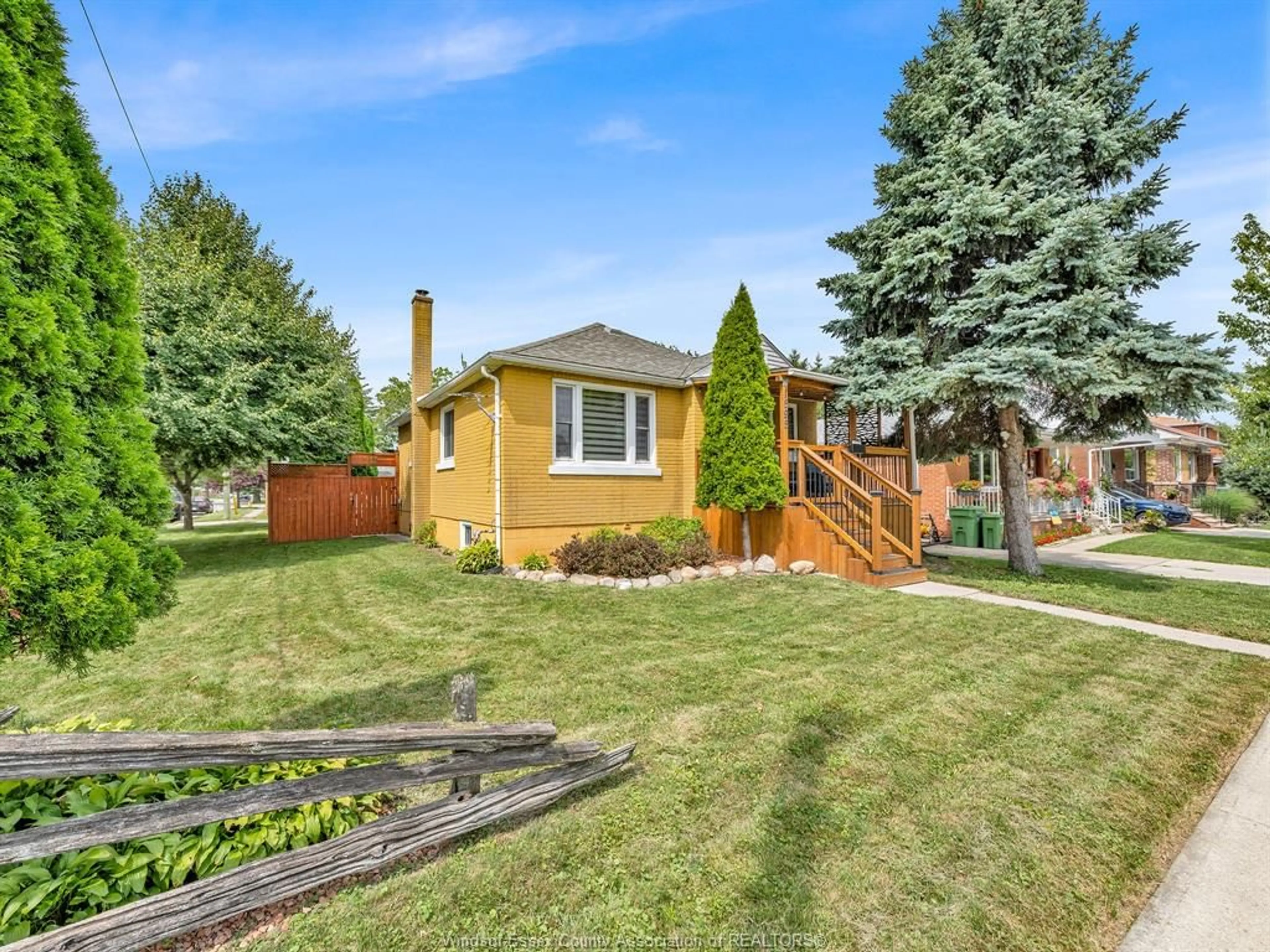 Unknown for 1595 Alexis, Windsor Ontario N8Y 4P1