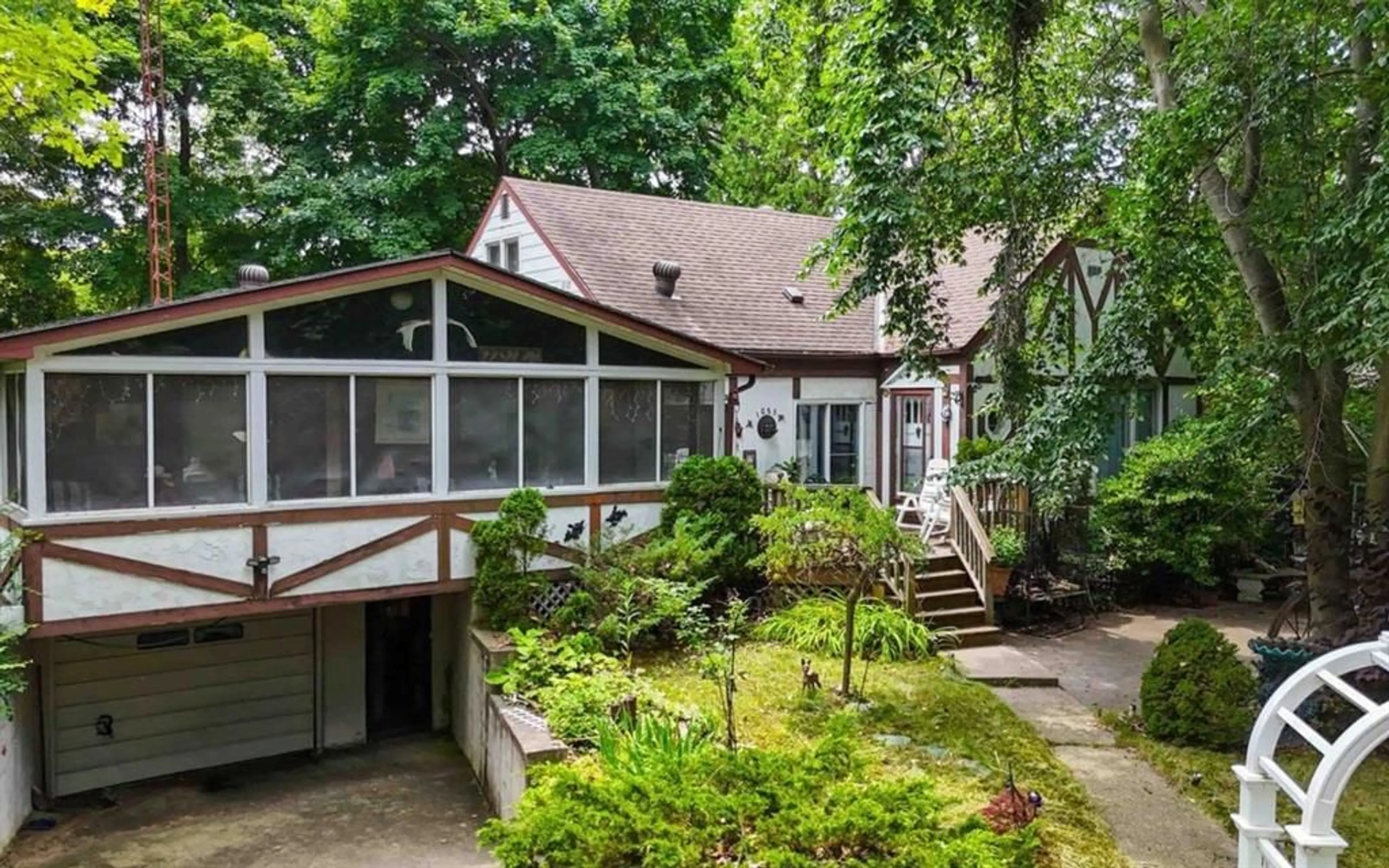 Patio, unknown for 1065 Lakeshore Rd, Sarnia Ontario N7V 2V5