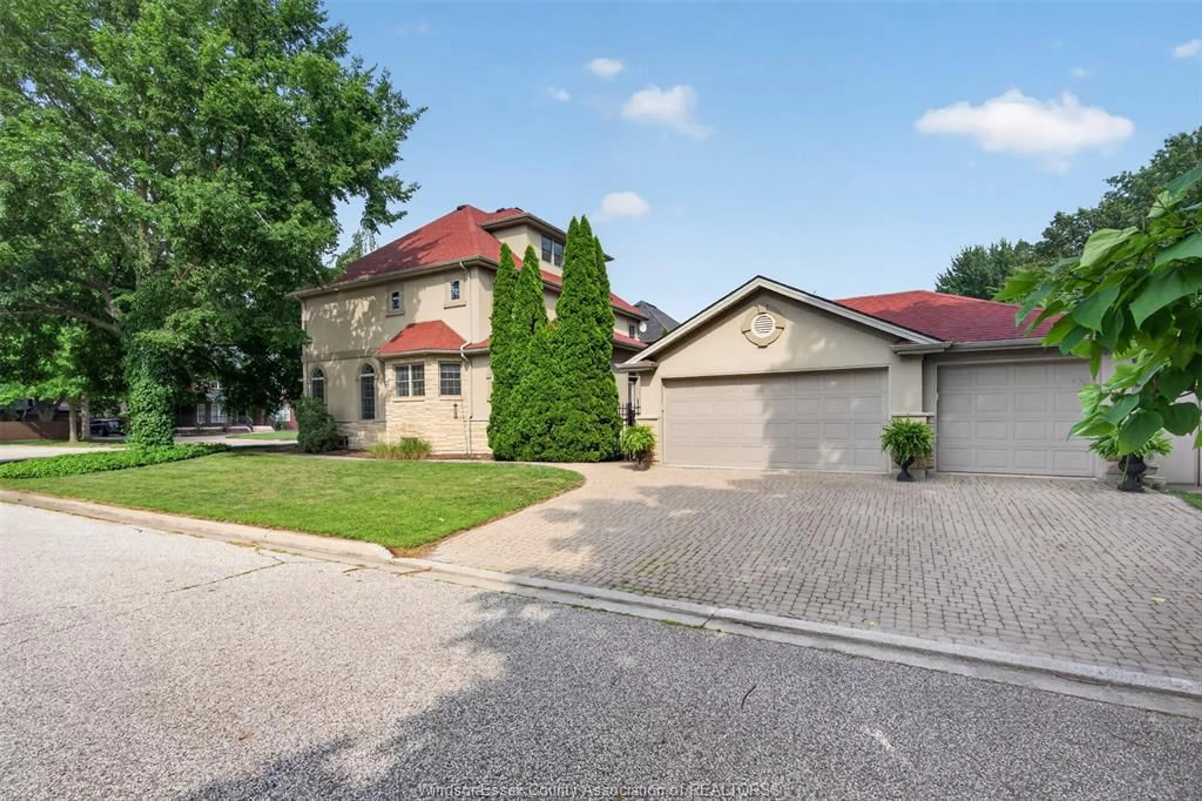 A pic from outside/outdoor area/front of a property/back of a property/a pic from drone, street for 1150 Monty, LaSalle Ontario N9J 3S2
