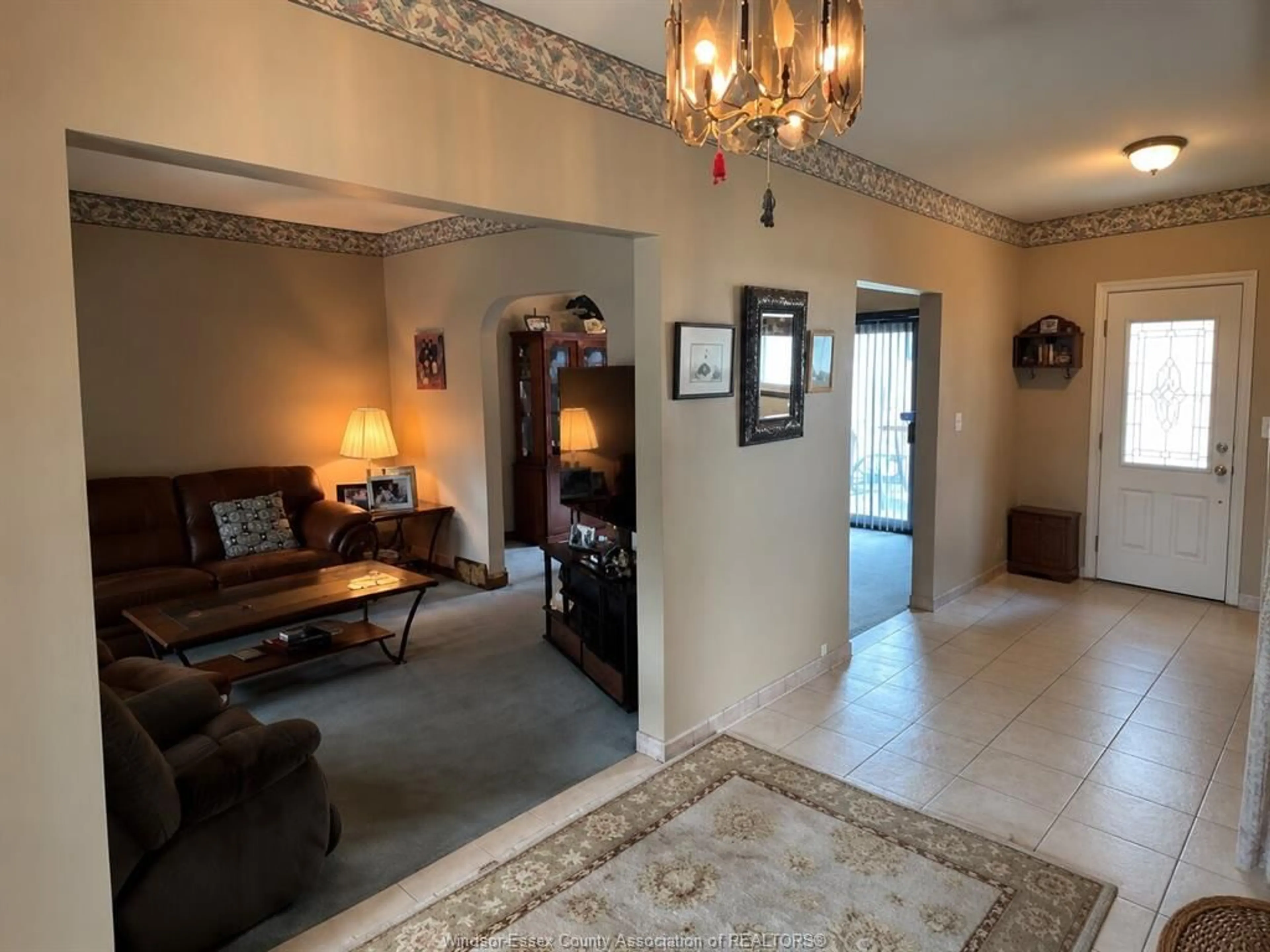 Indoor foyer for 781 PIERRE, Windsor Ontario N9A 2K4