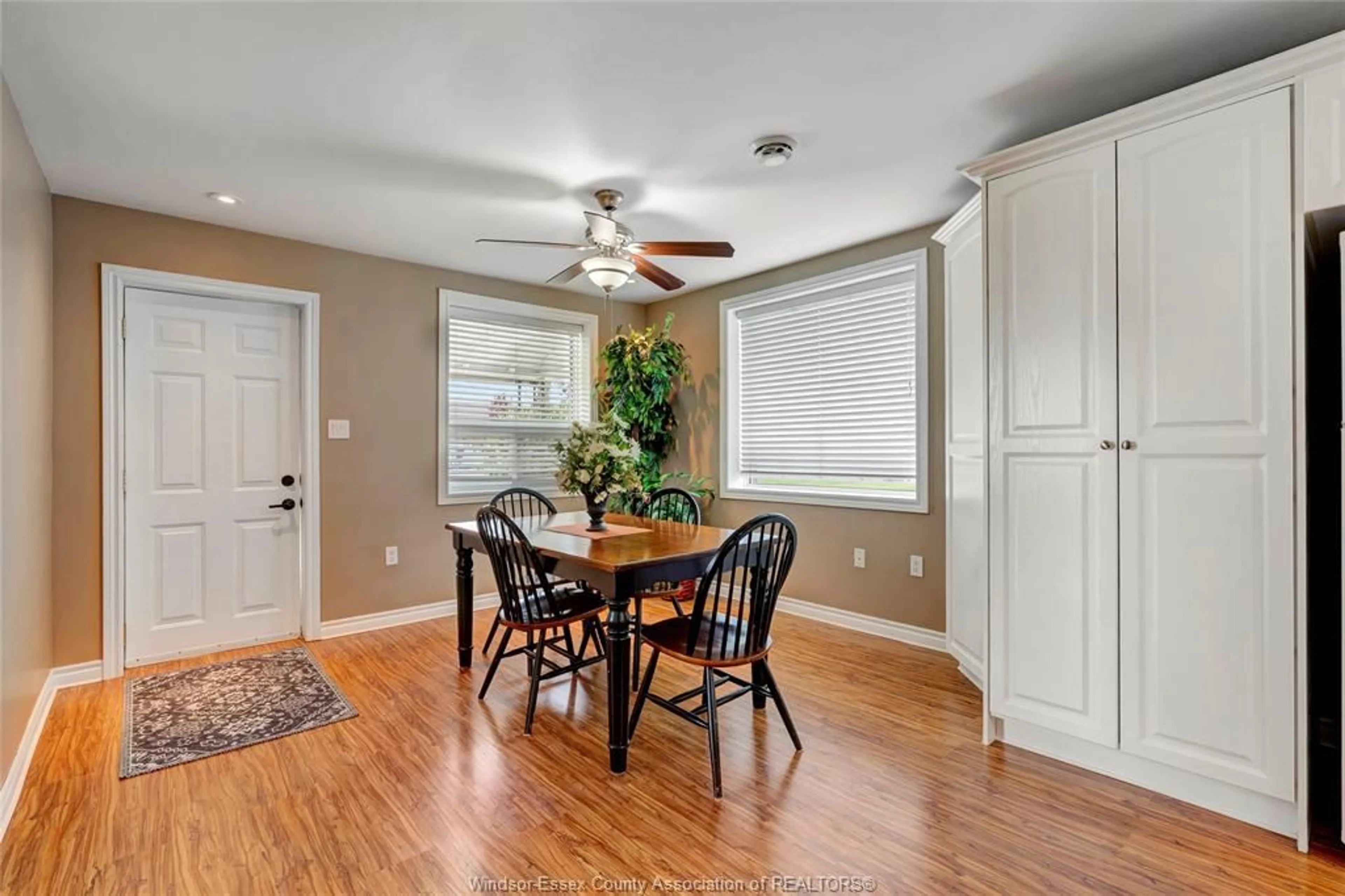 Dining room, wood/laminate floor for 6040 MATCHETTE Rd, LaSalle Ontario N9J 3V9