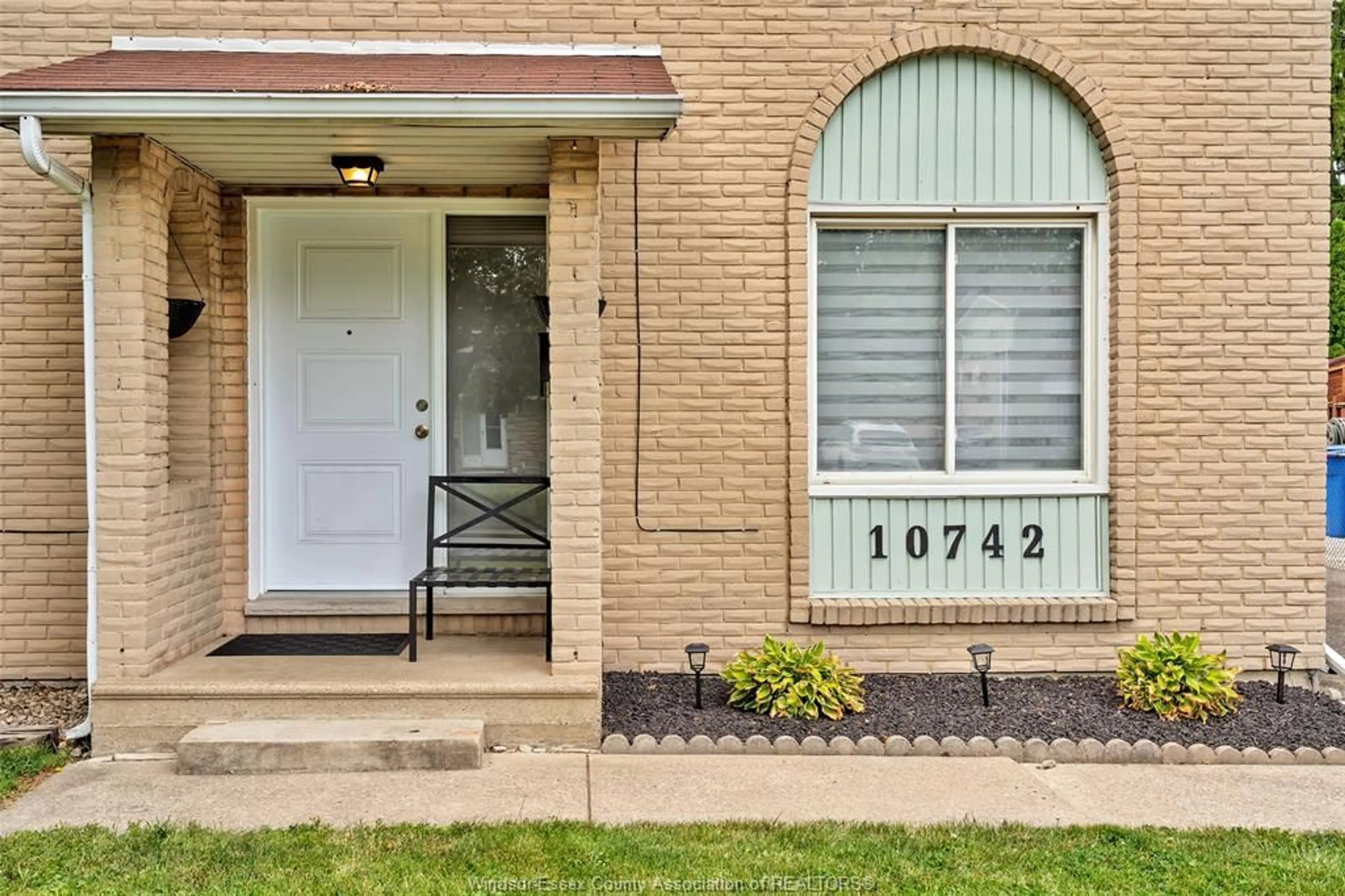 Unknown for 10742 ATWATER, Windsor Ontario N8R 1N6