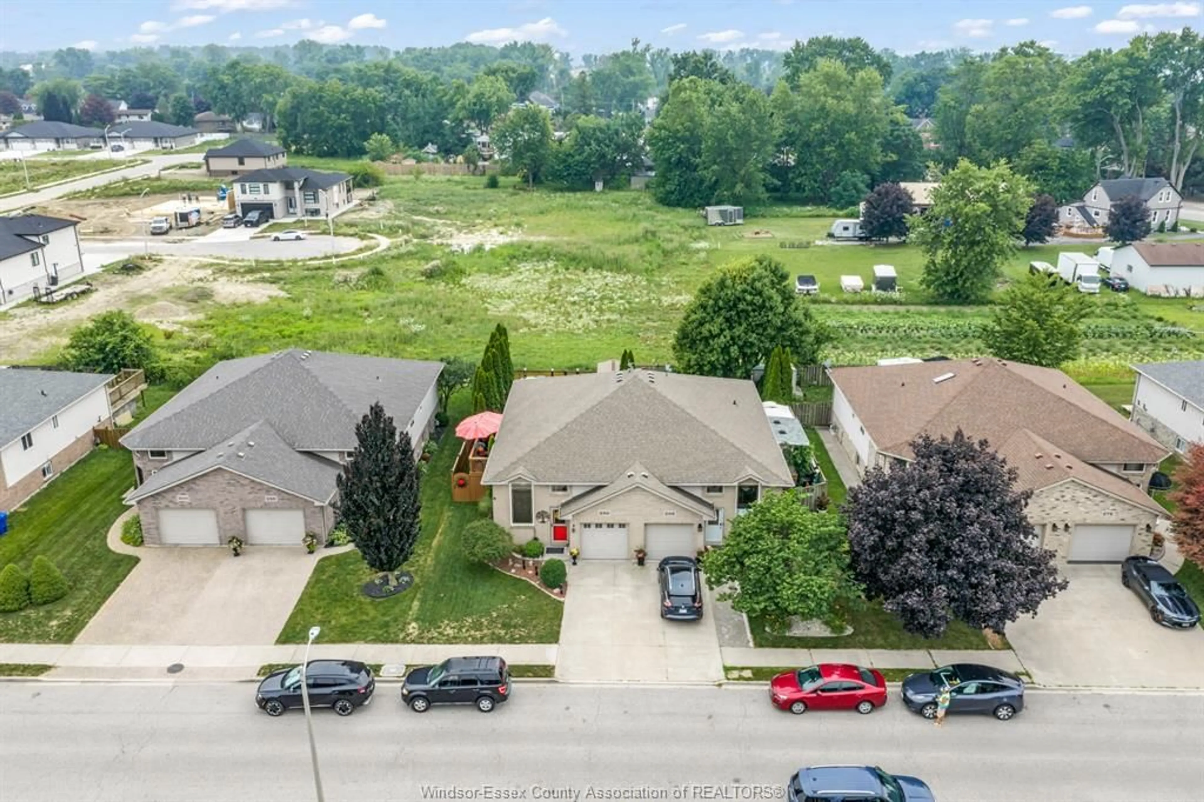 A pic from outside/outdoor area/front of a property/back of a property/a pic from drone, unknown for 290 JEWEL St, LaSalle Ontario N9J 3X5