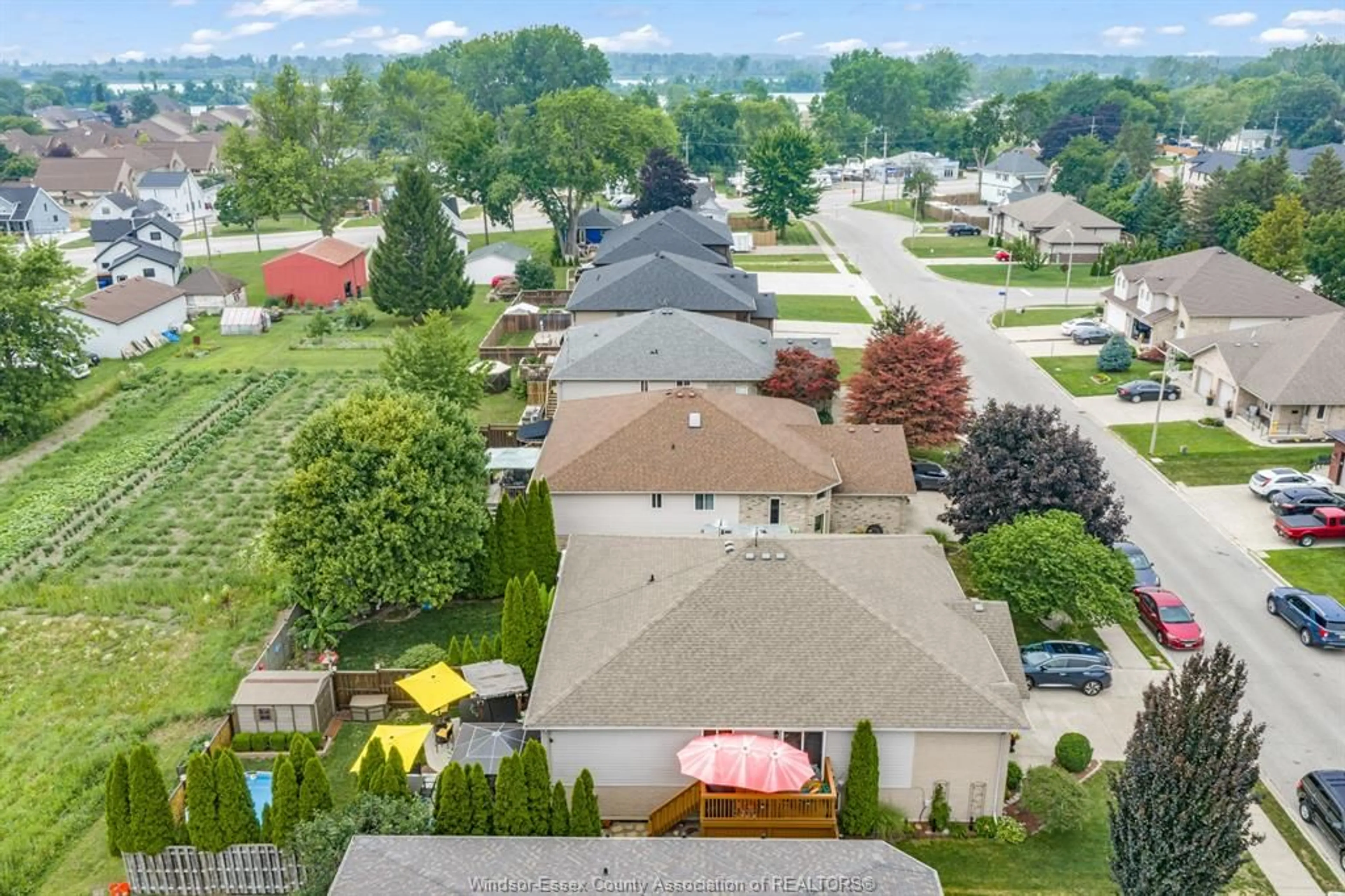 A pic from outside/outdoor area/front of a property/back of a property/a pic from drone, street for 290 JEWEL St, LaSalle Ontario N9J 3X5