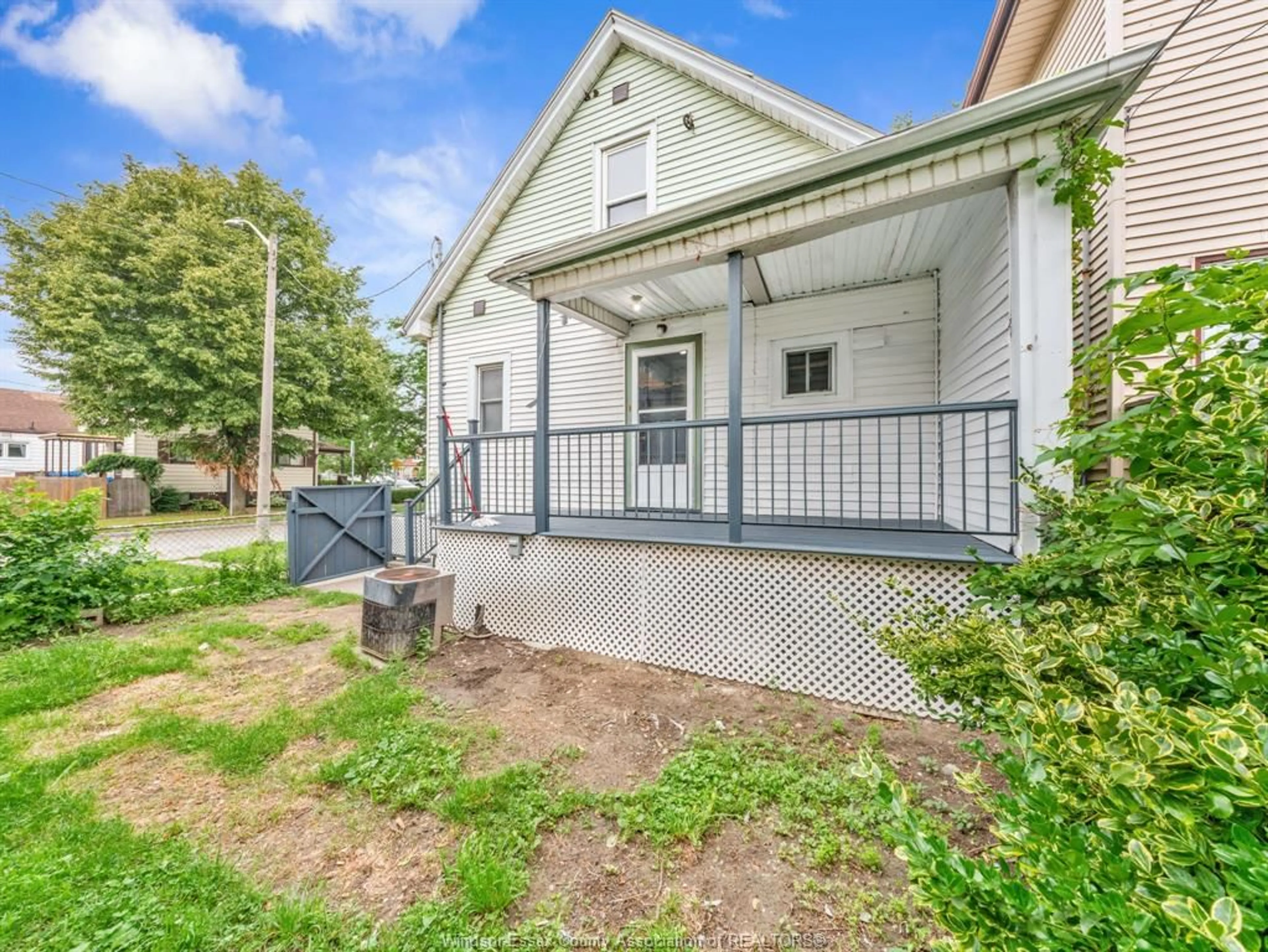 Unknown for 1096 HALL, Windsor Ontario N9A 2M7