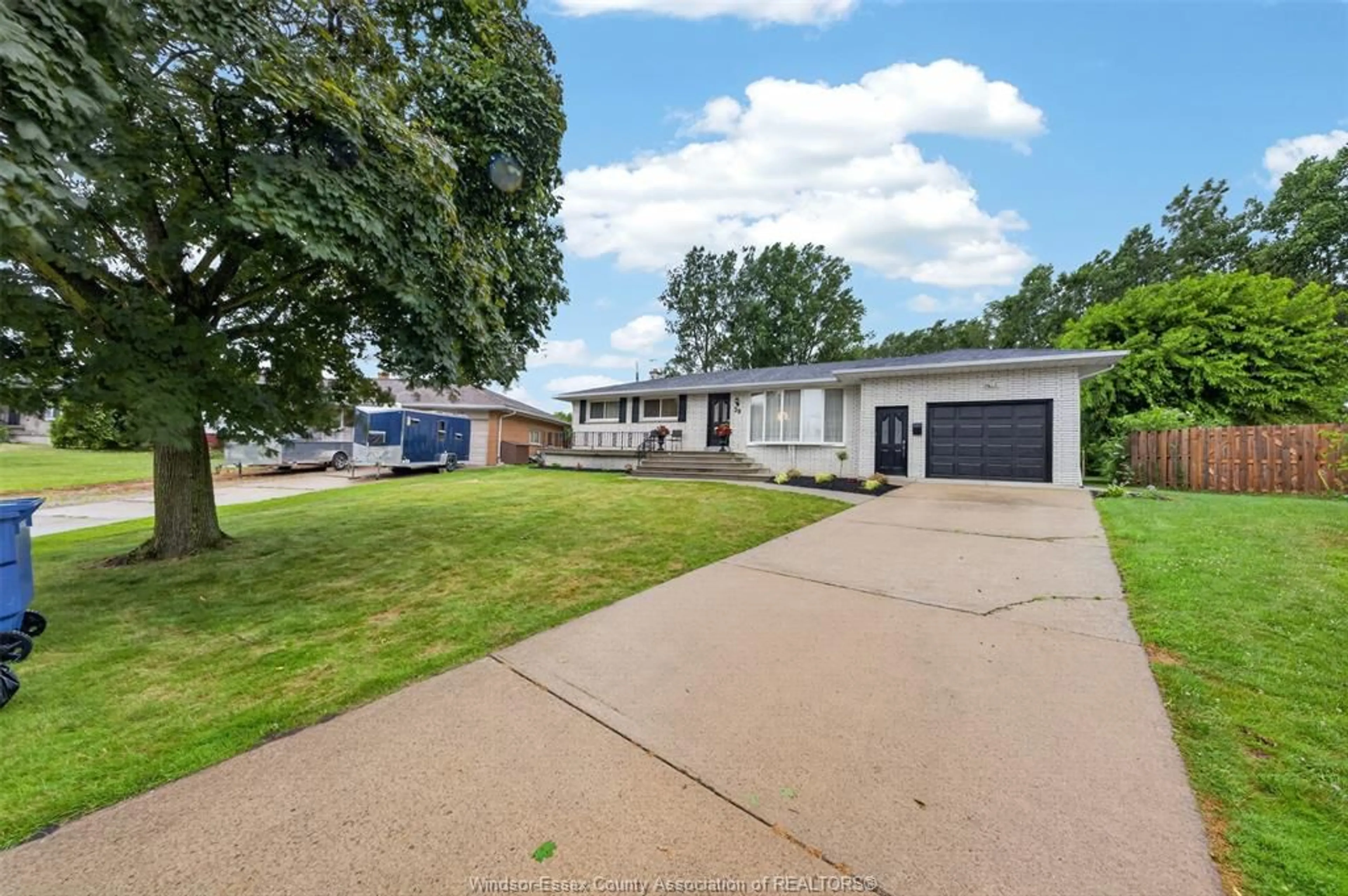 A pic from outside/outdoor area/front of a property/back of a property/a pic from drone, street for 39 JOHNSON Ave, Leamington Ontario N8H 3T8