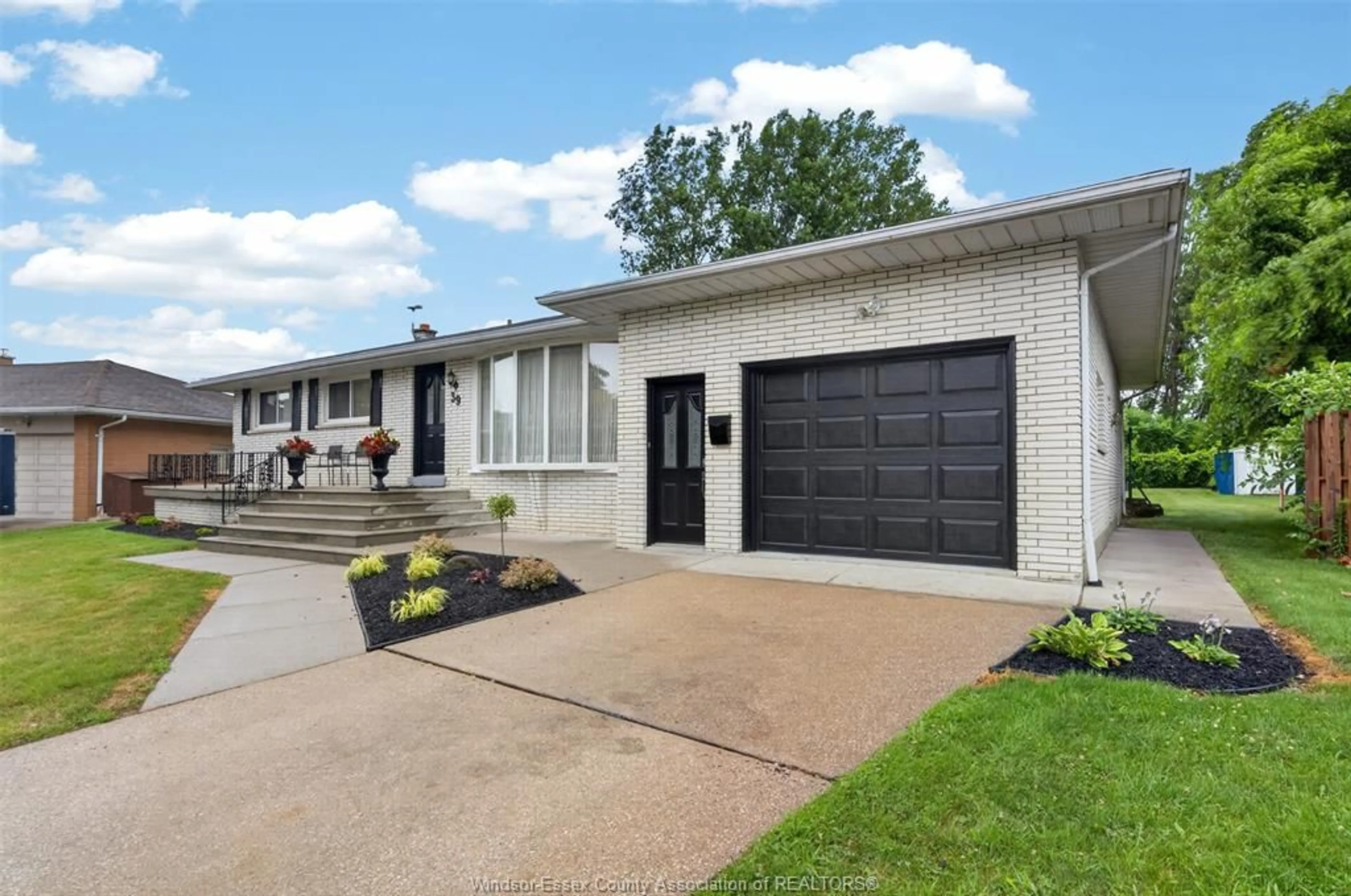 Home with brick exterior material, street for 39 JOHNSON Ave, Leamington Ontario N8H 3T8