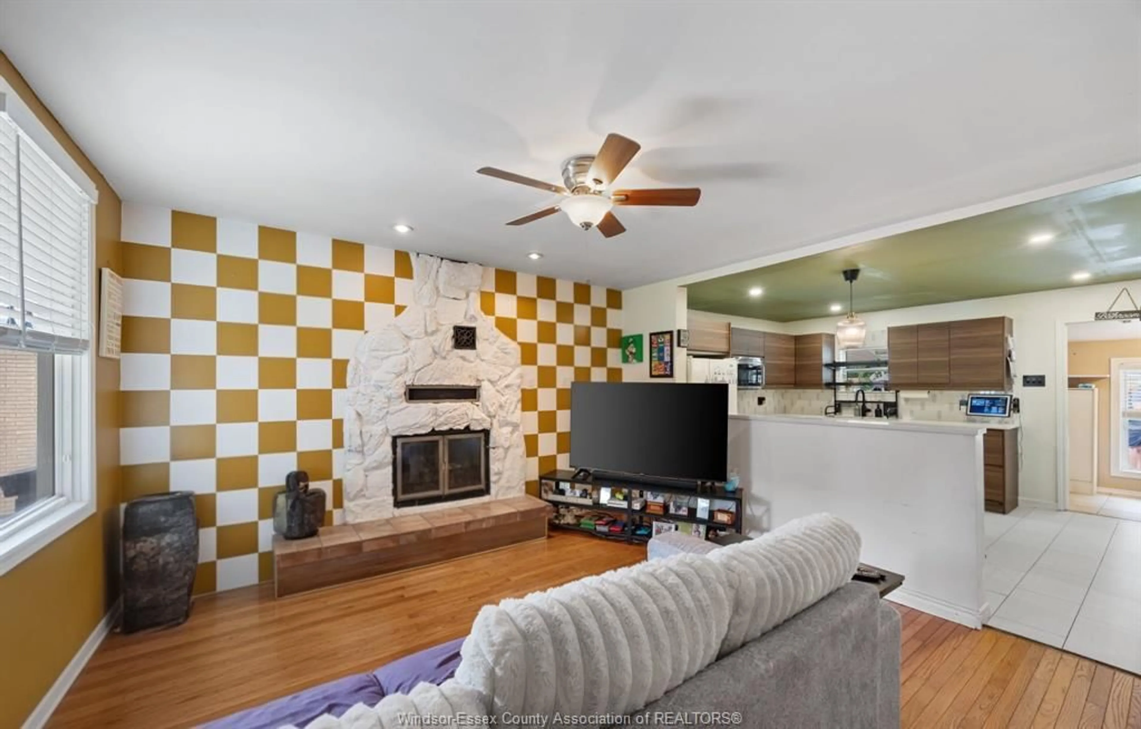 Home theater for 1657 WESTMINSTER Blvd, Windsor Ontario N8T 1X2