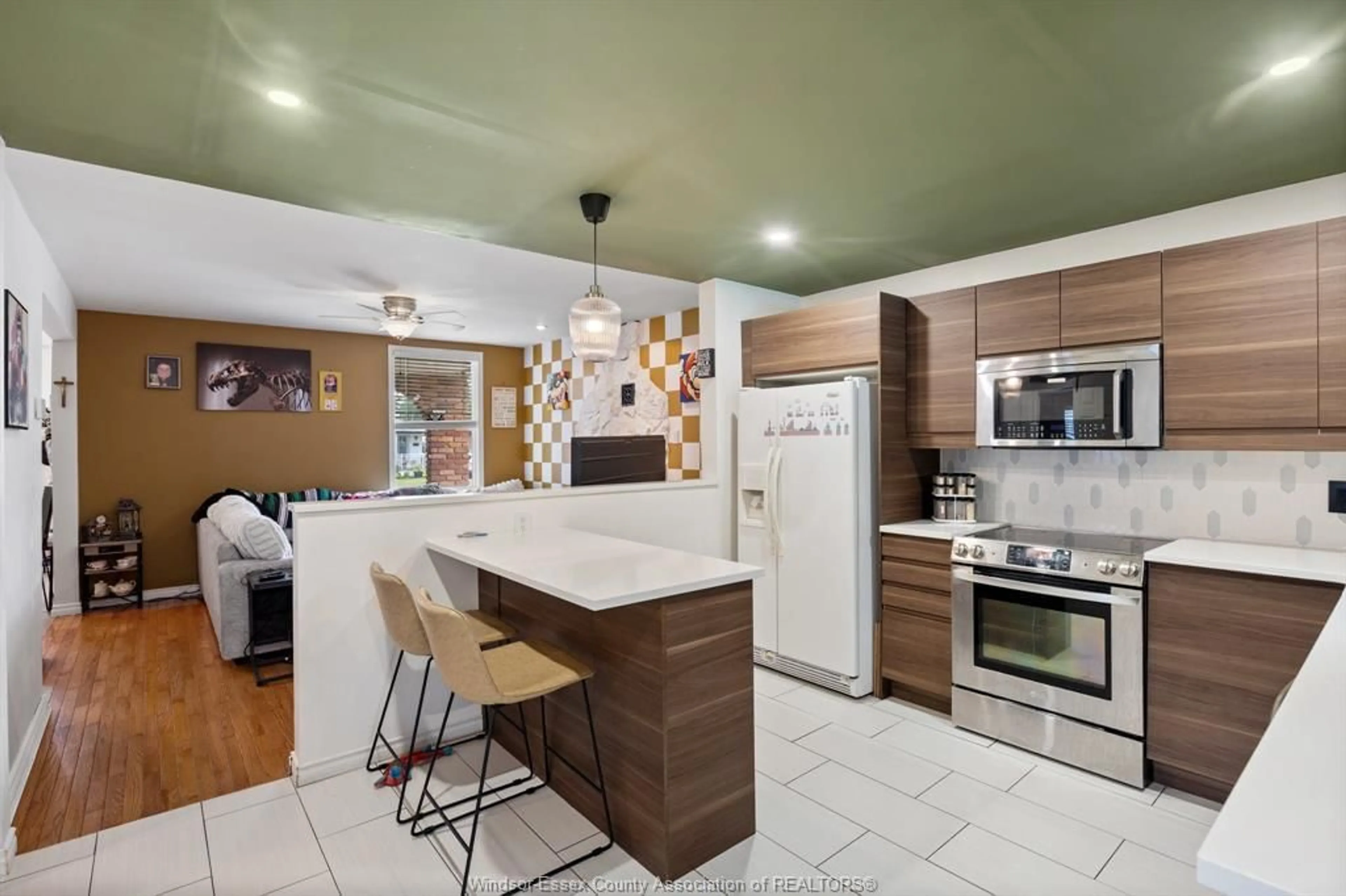 Open concept kitchen, ceramic/tile floor for 1657 WESTMINSTER Blvd, Windsor Ontario N8T 1X2