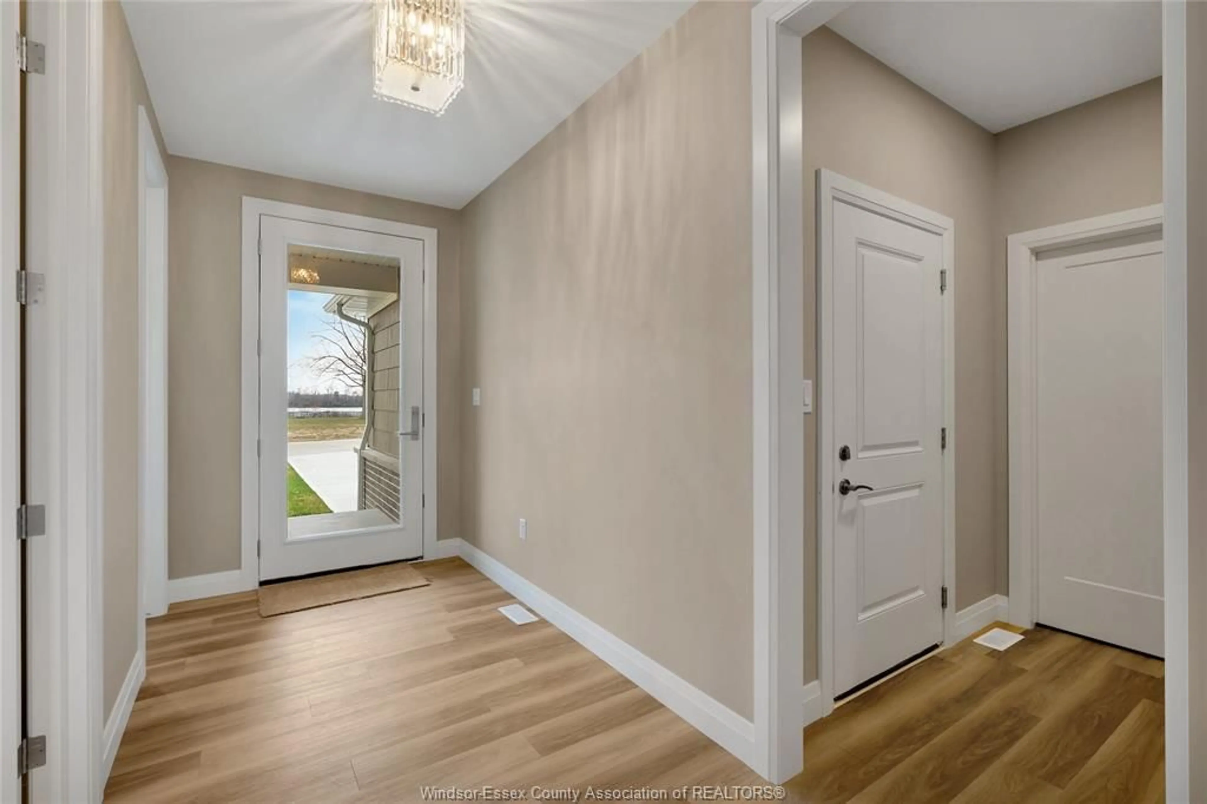 Indoor entryway for 193 BOIS BLANC, Amherstburg Ontario N9V 0H8