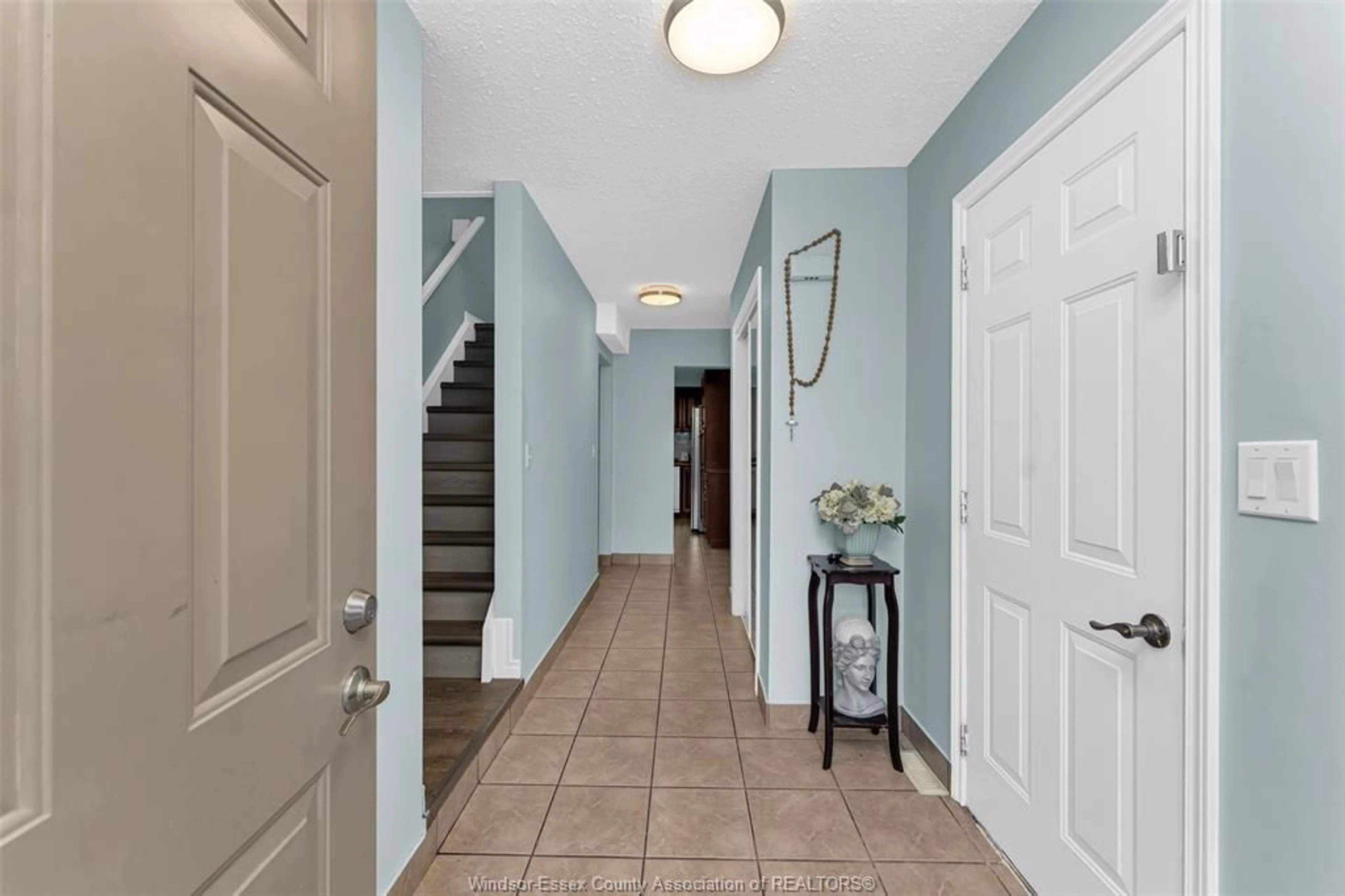 Indoor entryway for 3038 BRIMLEY, Windsor Ontario N8R 1M2
