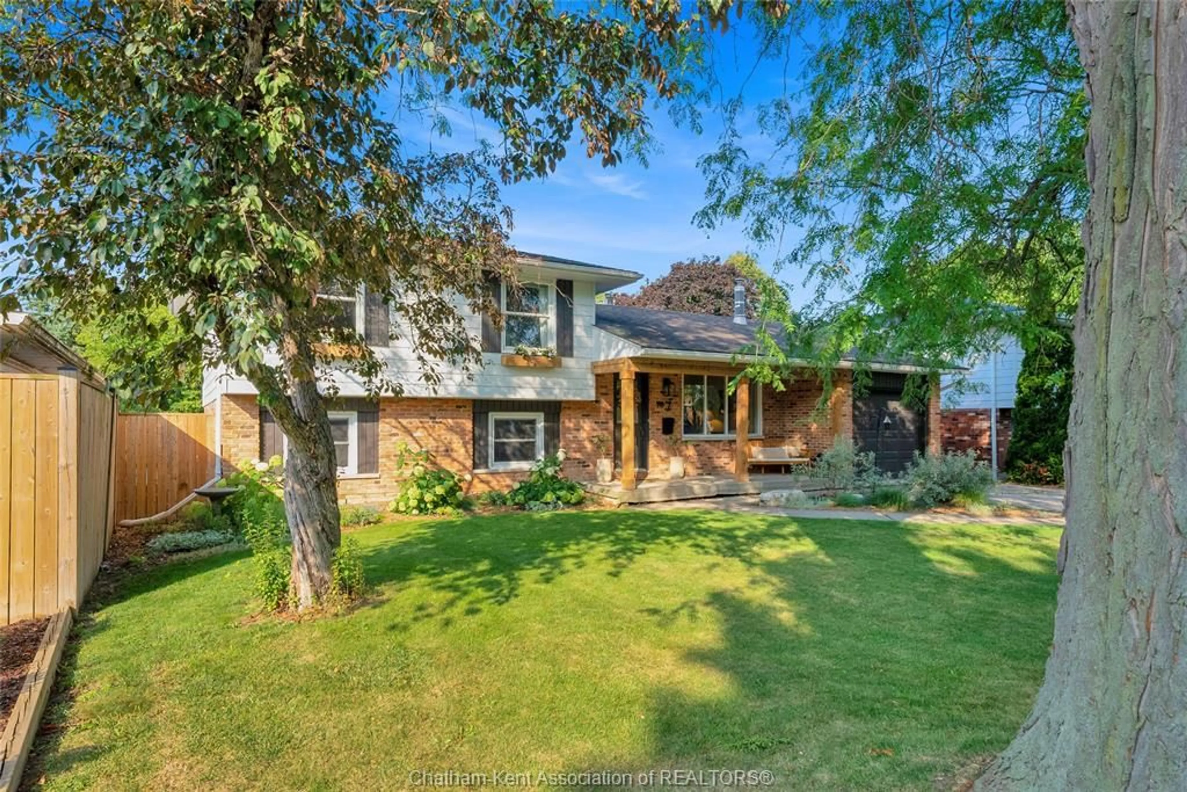 A pic from outside/outdoor area/front of a property/back of a property/a pic from drone, street for 7 ORDON Blvd, Chatham Ontario N7L 4B1