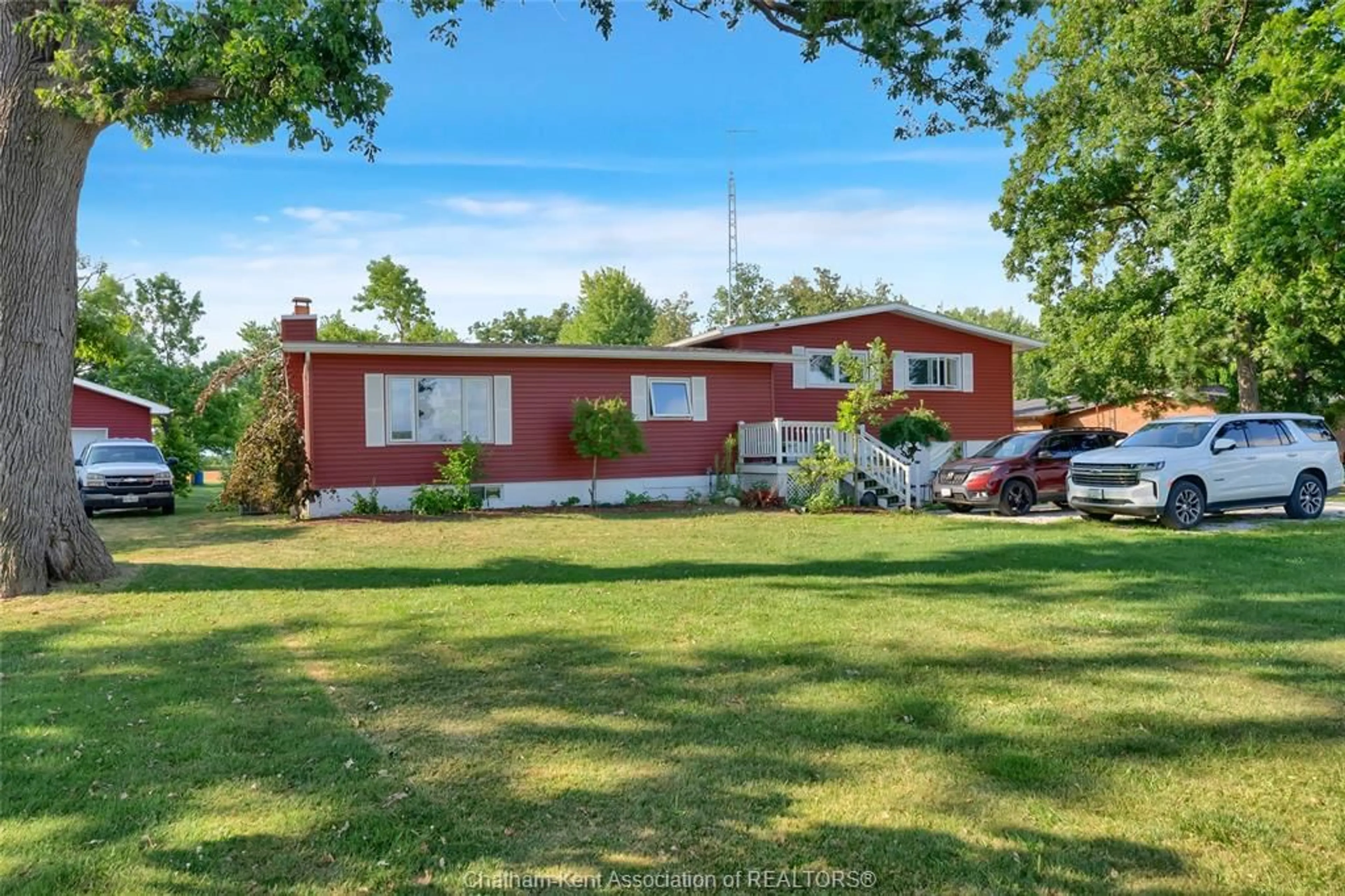 A pic from outside/outdoor area/front of a property/back of a property/a pic from drone, unknown for 5442 Queens Line, Tilbury Ontario N0P 2L0