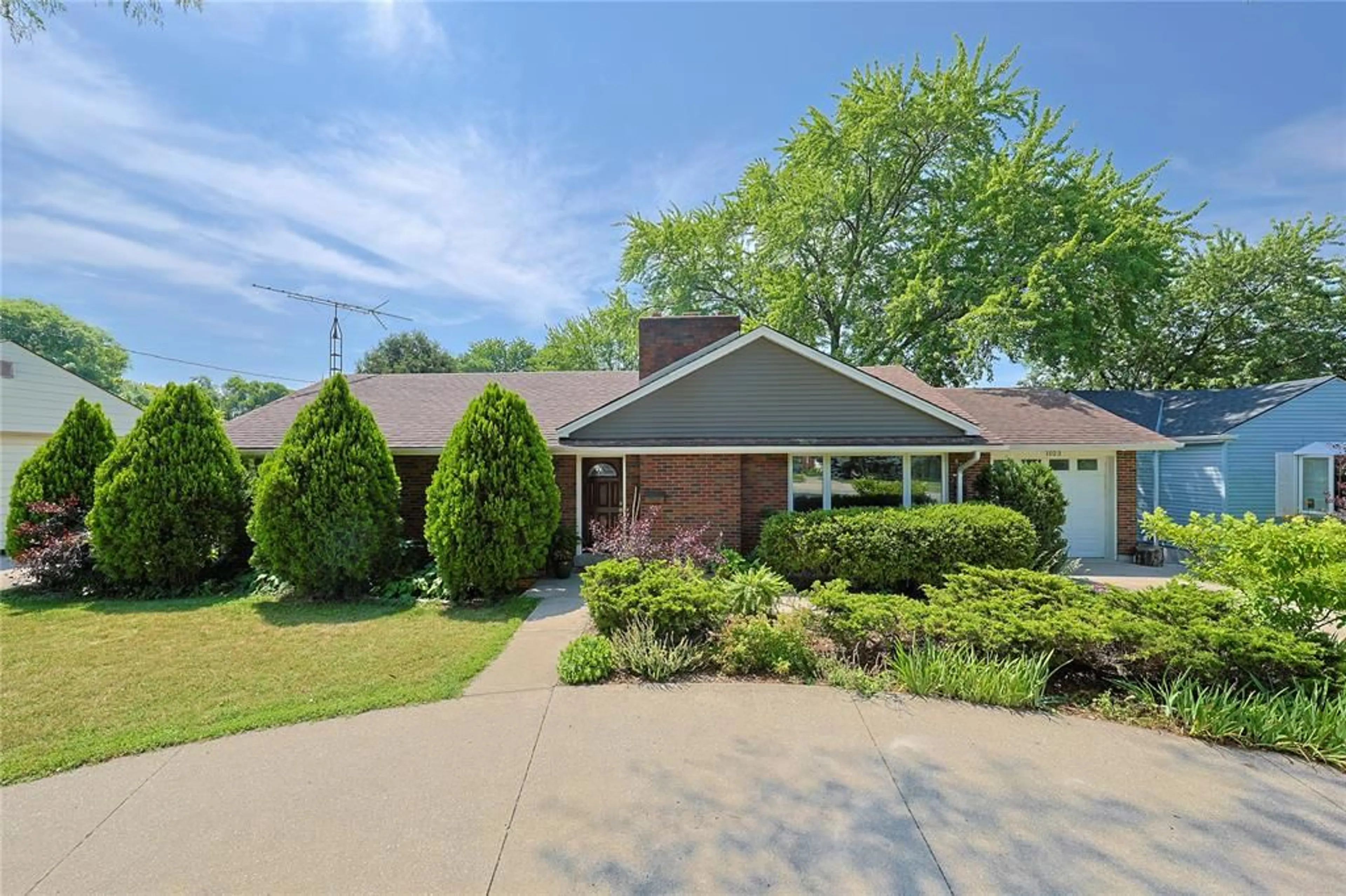 Home with brick exterior material, street for 1023 London Rd, Sarnia Ontario N7S 1N9