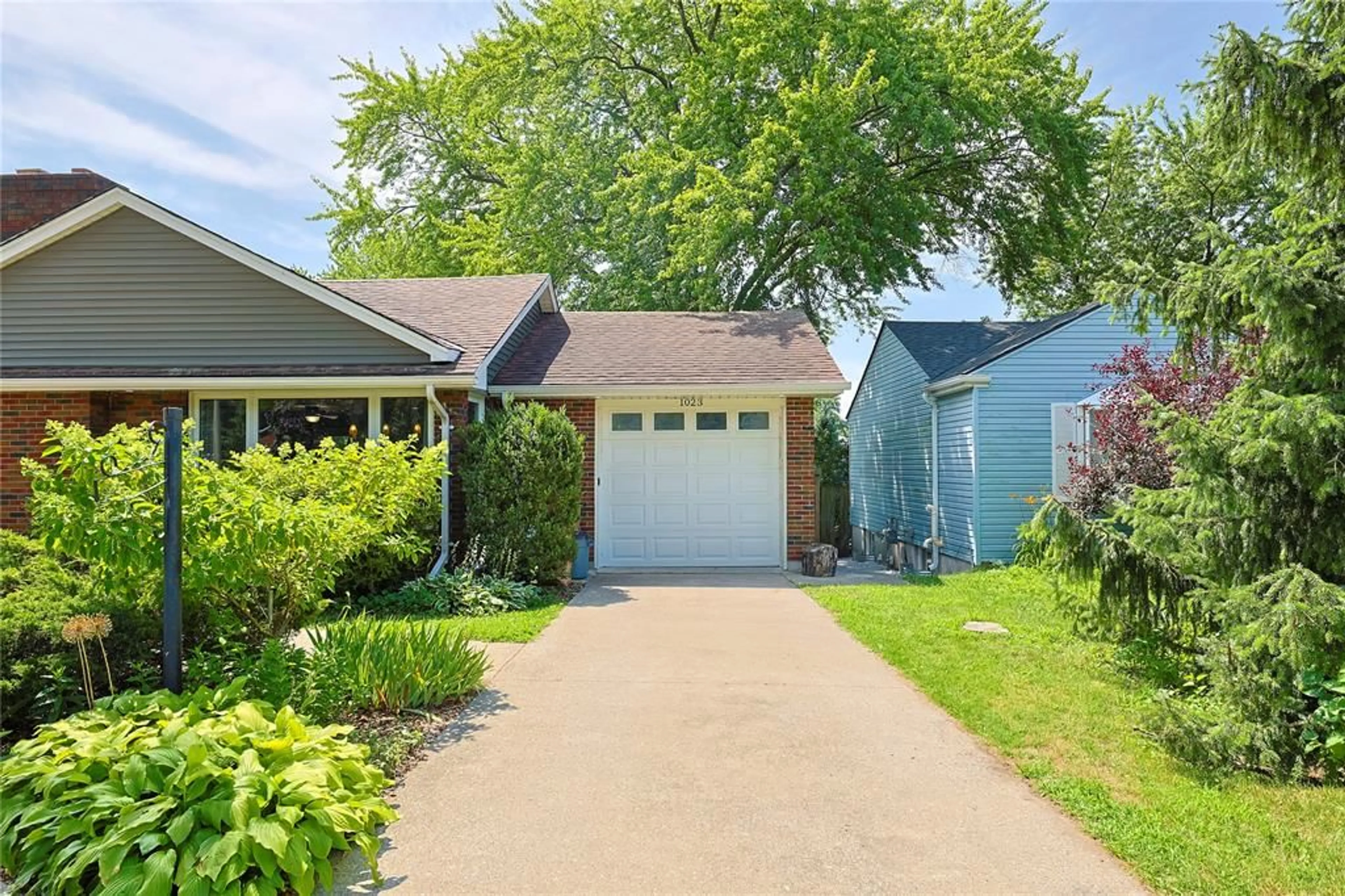 Unknown for 1023 London Rd, Sarnia Ontario N7S 1N9