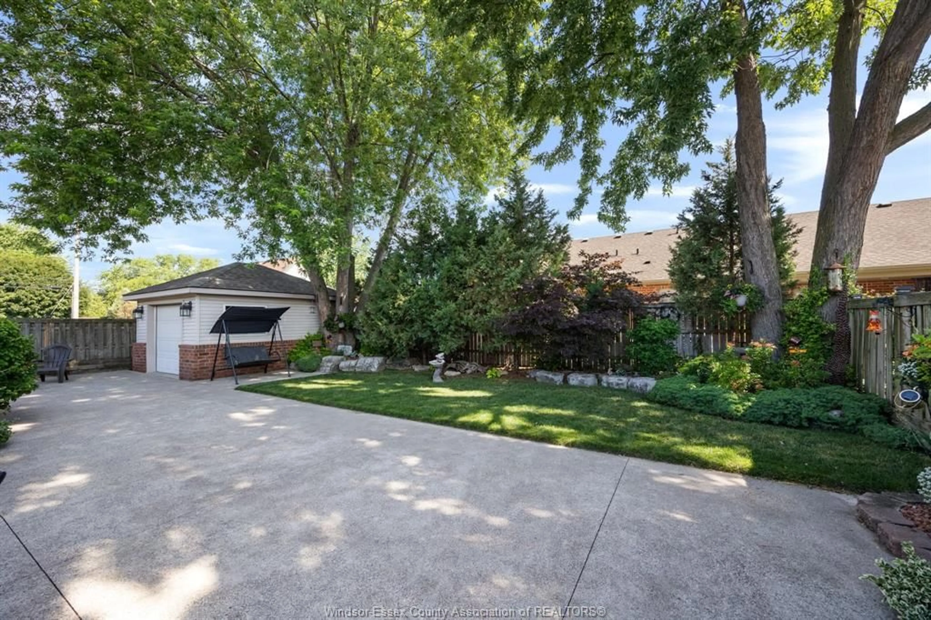 A pic from outside/outdoor area/front of a property/back of a property/a pic from drone, street for 315 FIELDS, LaSalle Ontario N9J 3S6