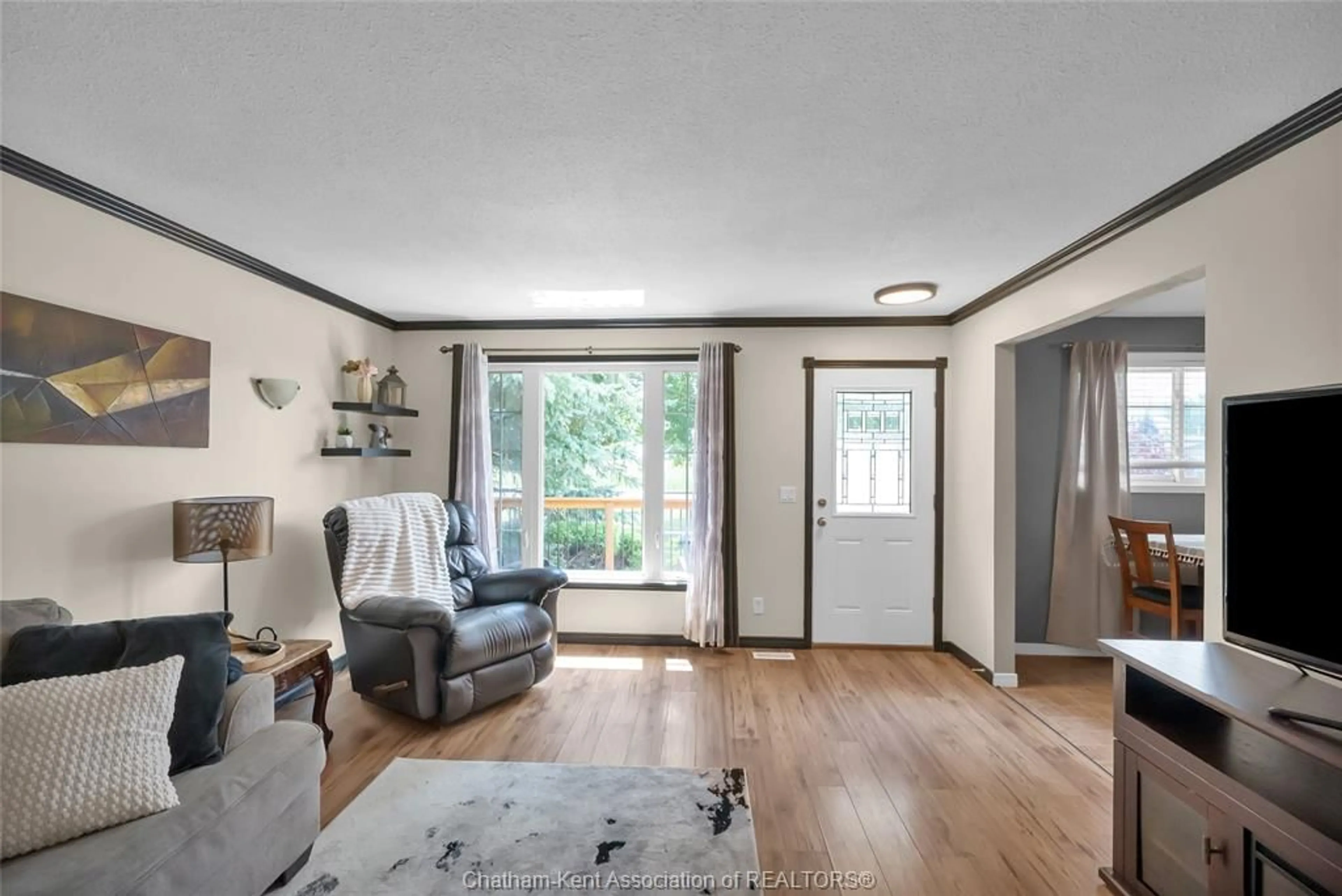 Living room with furniture, unknown for 106 Canal St, Tilbury Ontario N0P 2L0