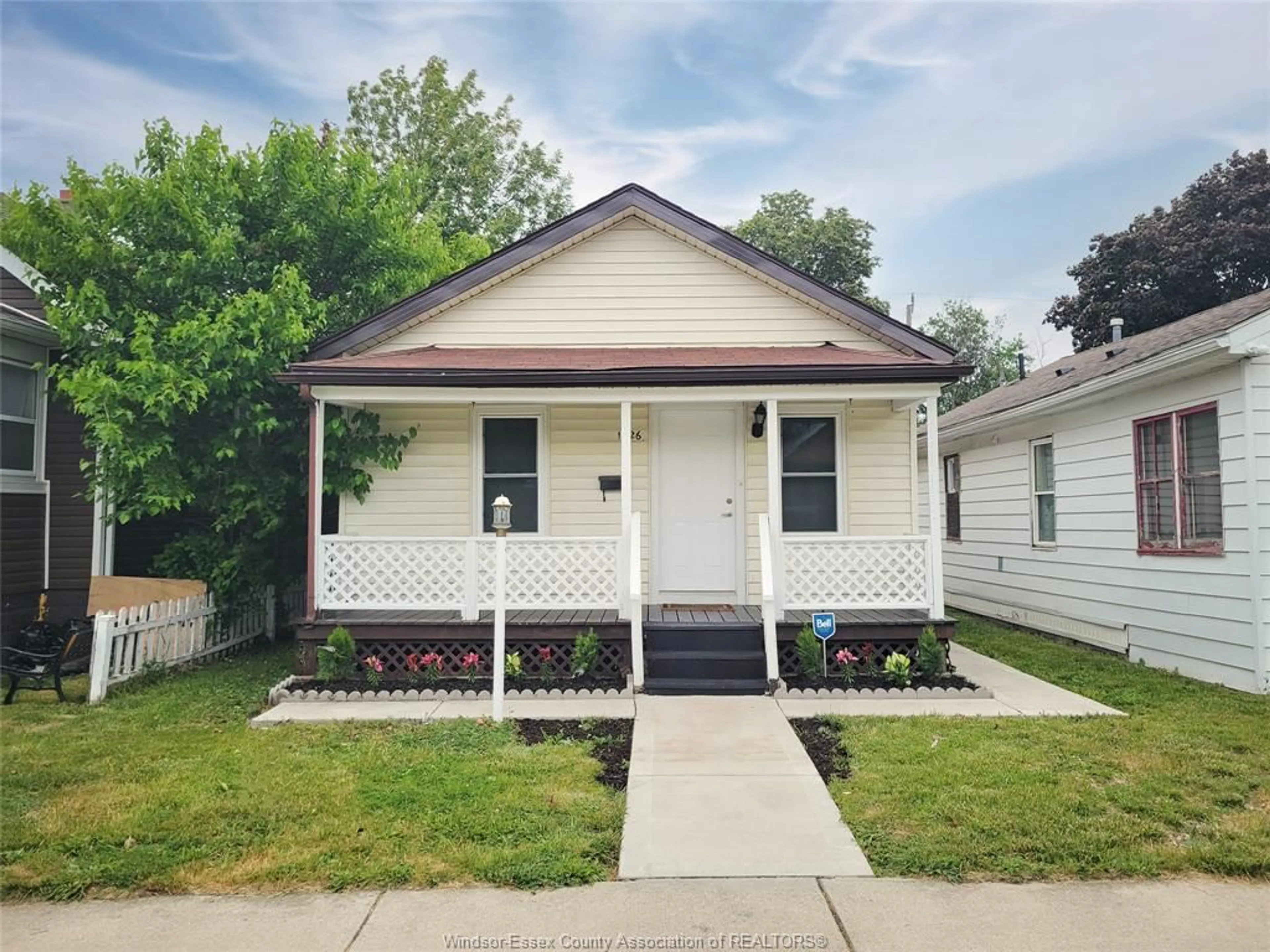 Home with vinyl exterior material, street for 1626 ALBERT, Windsor Ontario N8Y 3R5