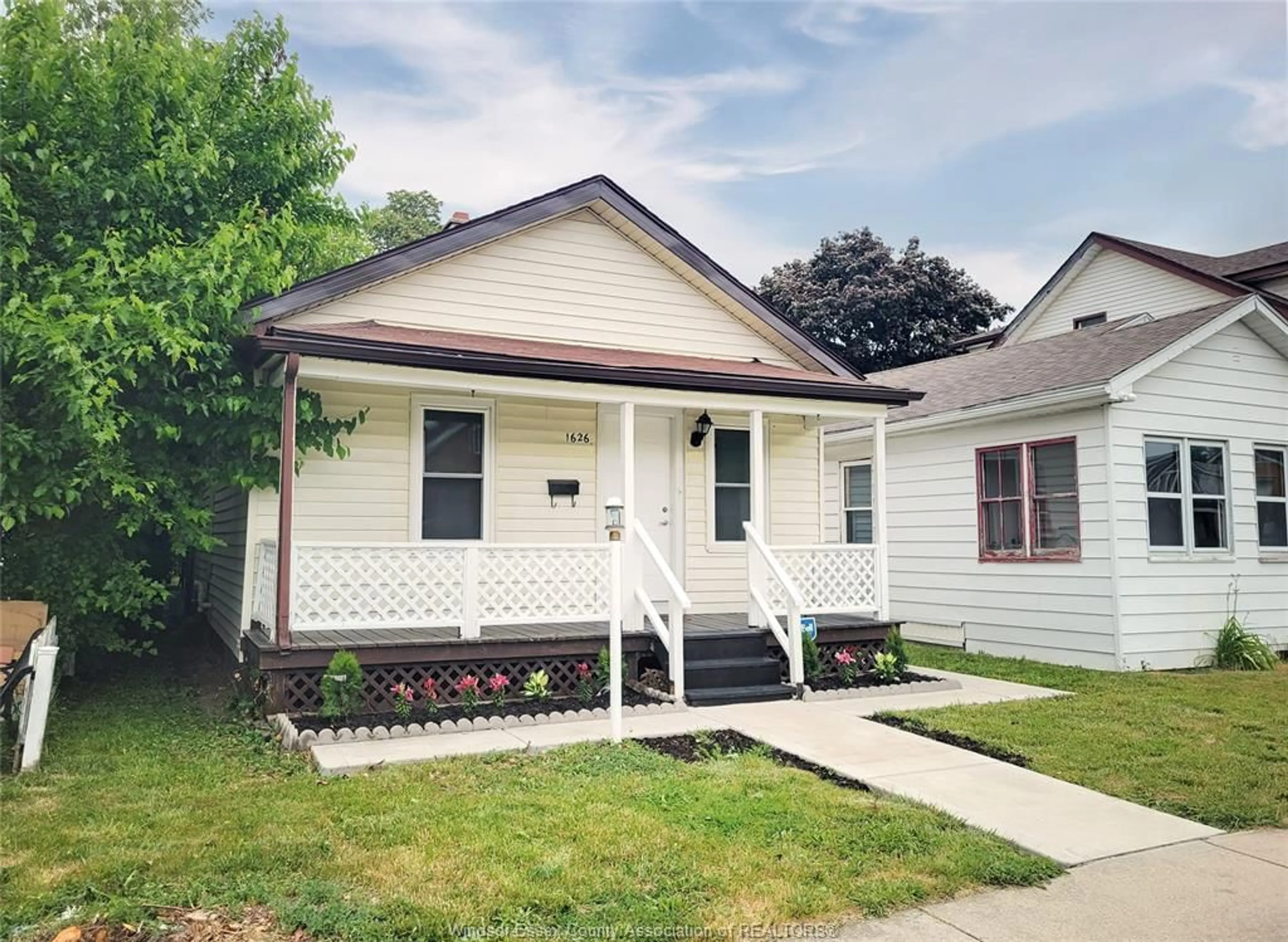 Home with vinyl exterior material, street for 1626 ALBERT, Windsor Ontario N8Y 3R5