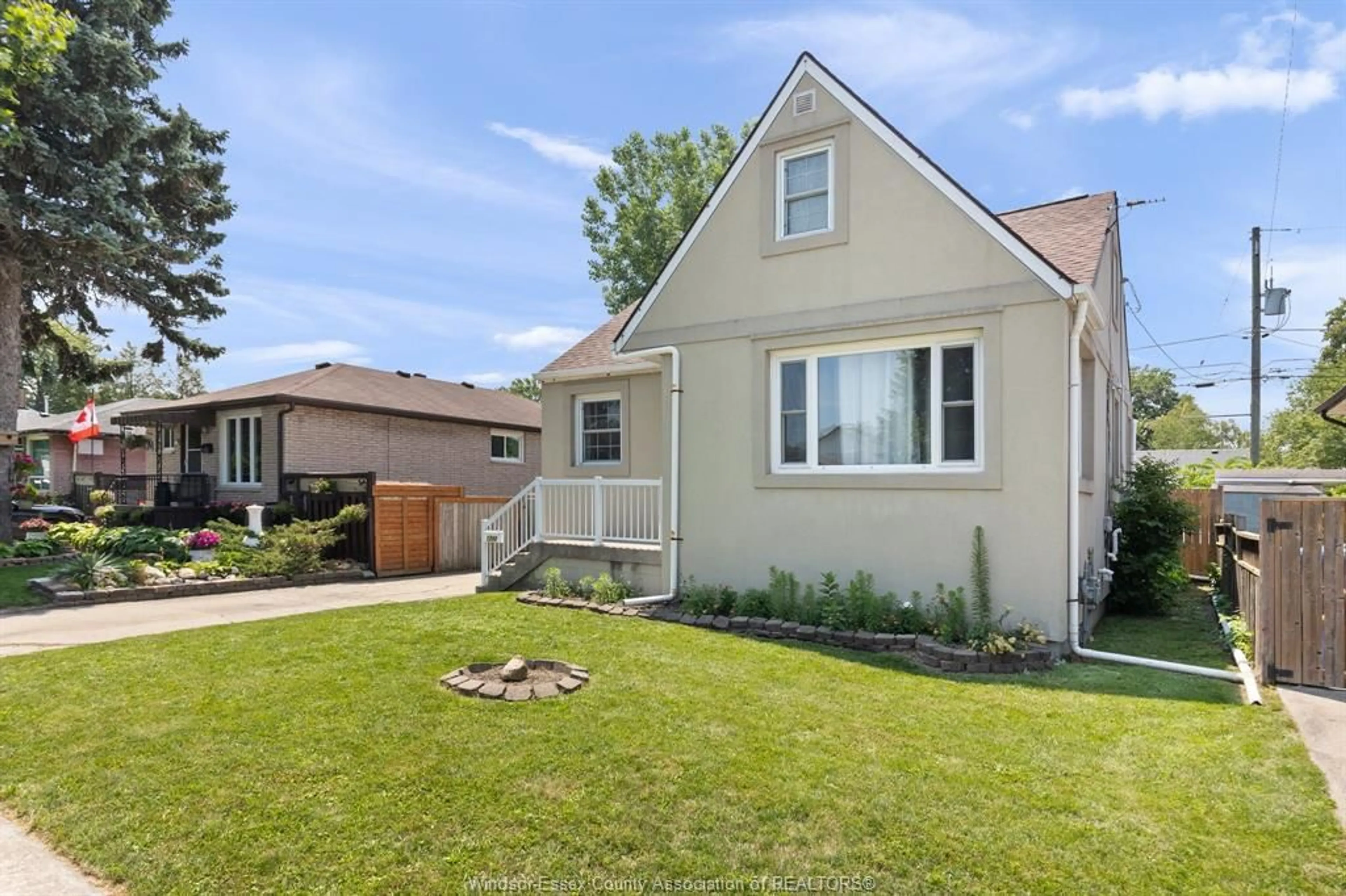 Home with vinyl exterior material, street for 1249 WESTCOTT, Windsor Ontario N8Y 4B9