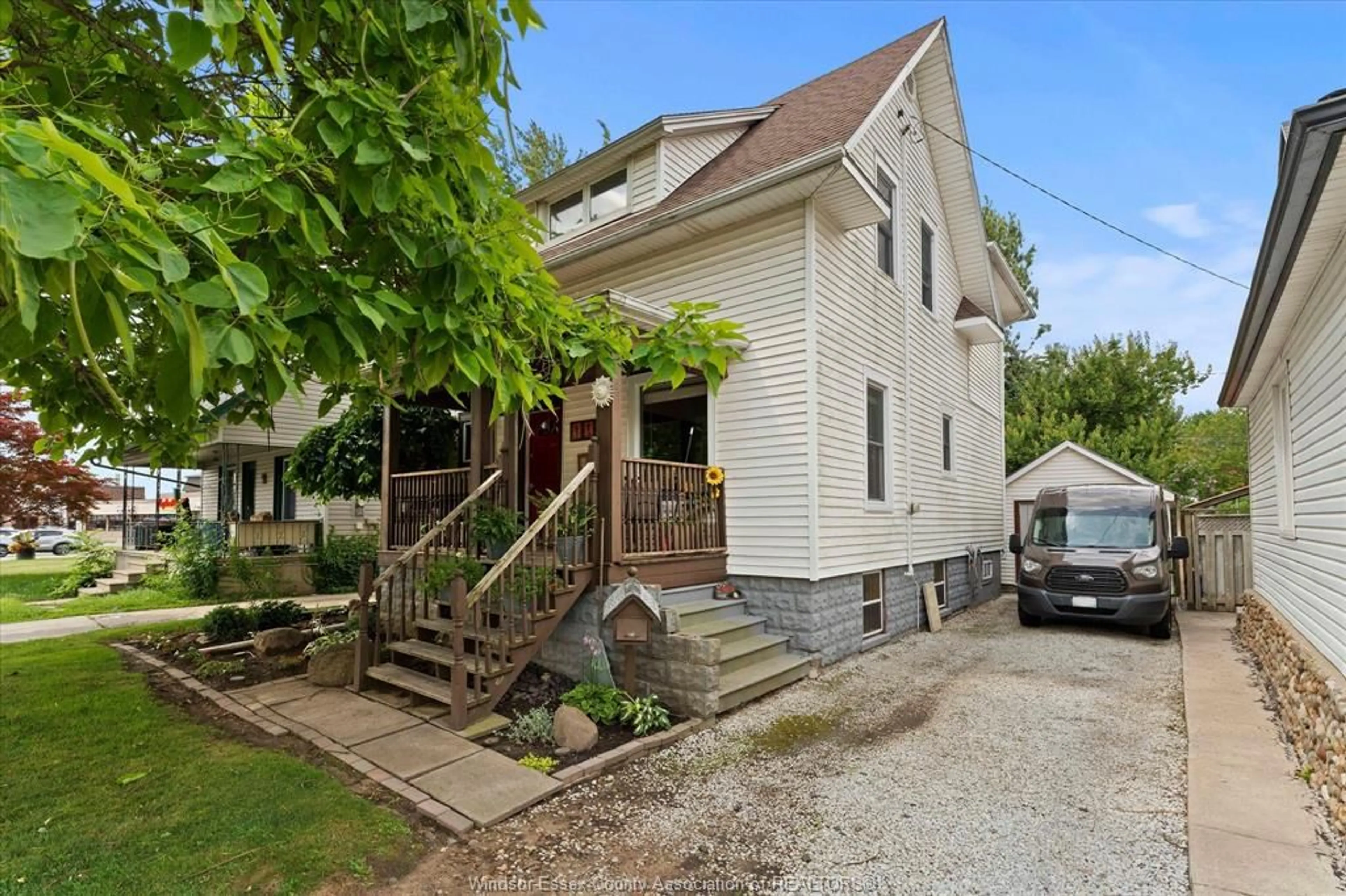 A pic from outside/outdoor area/front of a property/back of a property/a pic from drone, street for 11 VICTORIA Ave, Leamington Ontario N8H 2V4