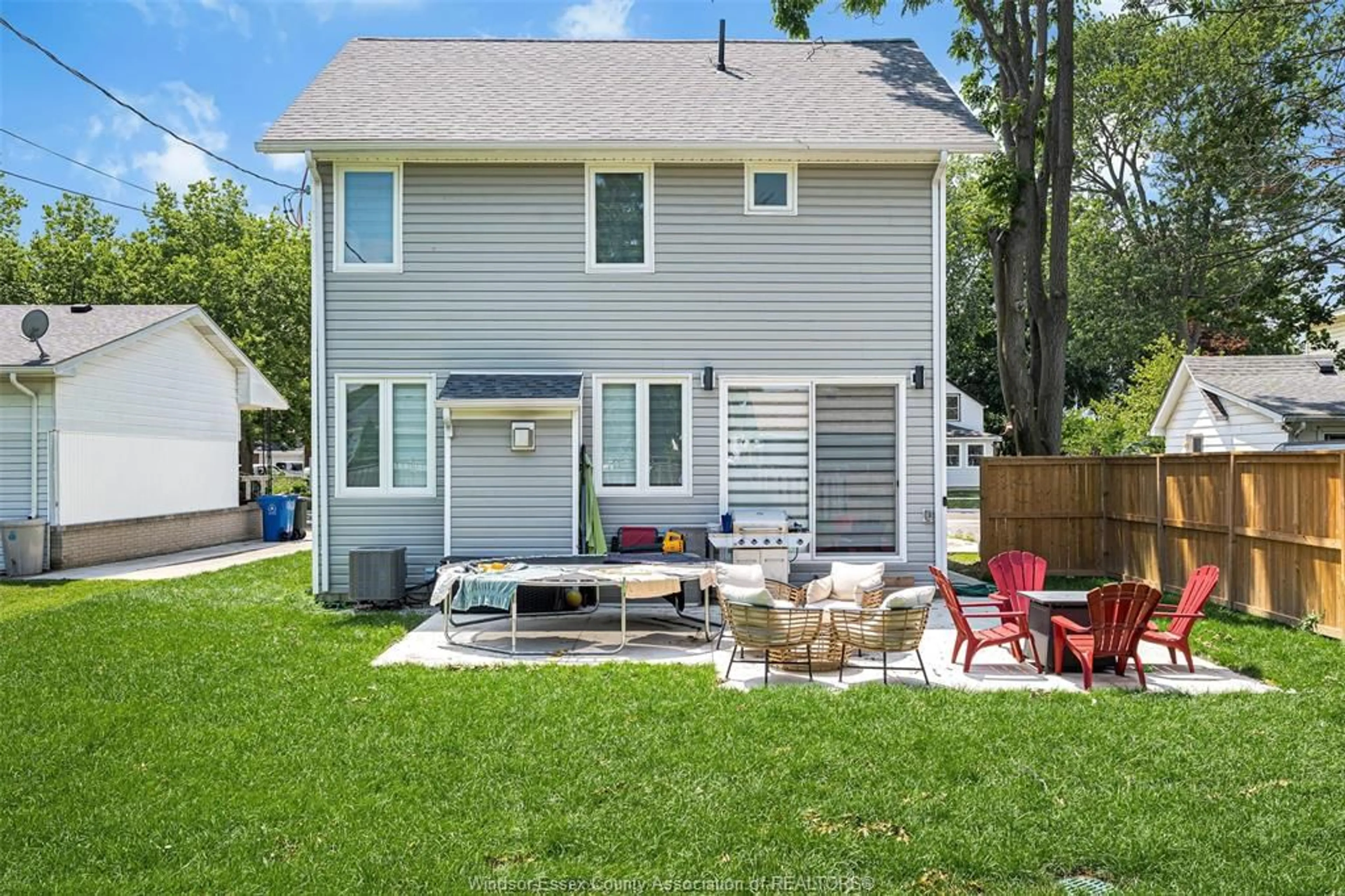 Home with vinyl exterior material, street for 295 GEORGE St, Amherstburg Ontario N9V 2G3