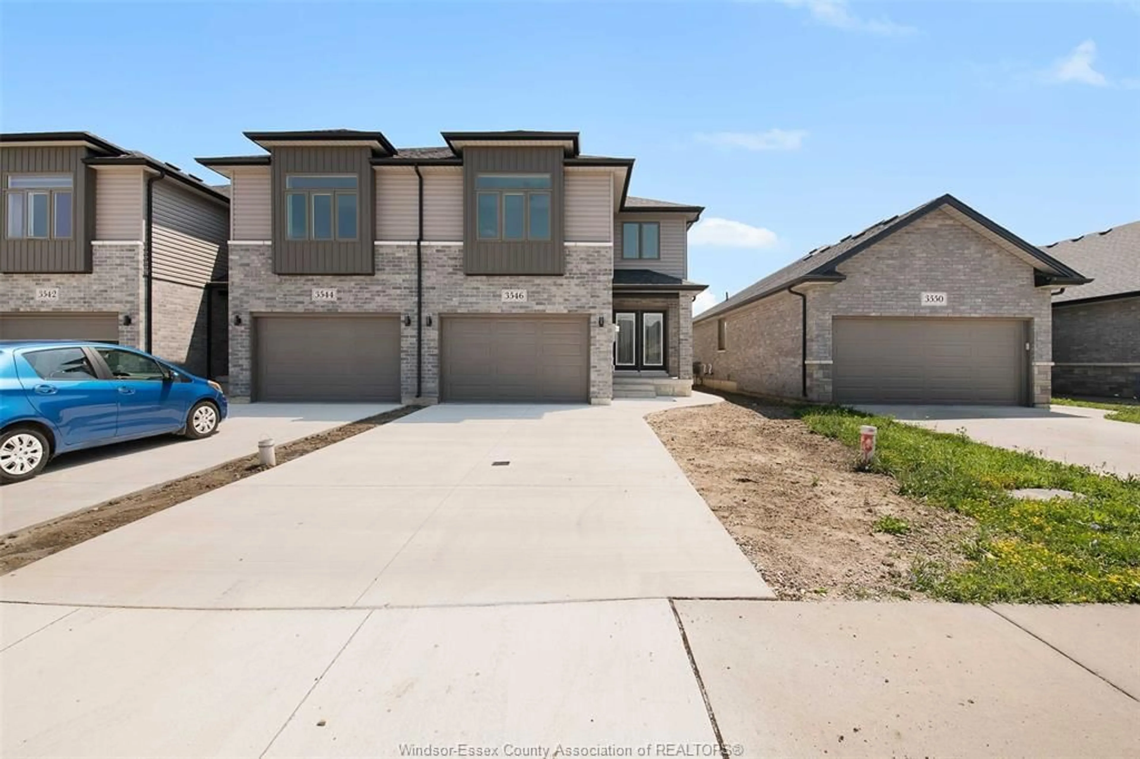 A pic from outside/outdoor area/front of a property/back of a property/a pic from drone, street for 3546 HALLEE, Windsor Ontario N8W 0B1