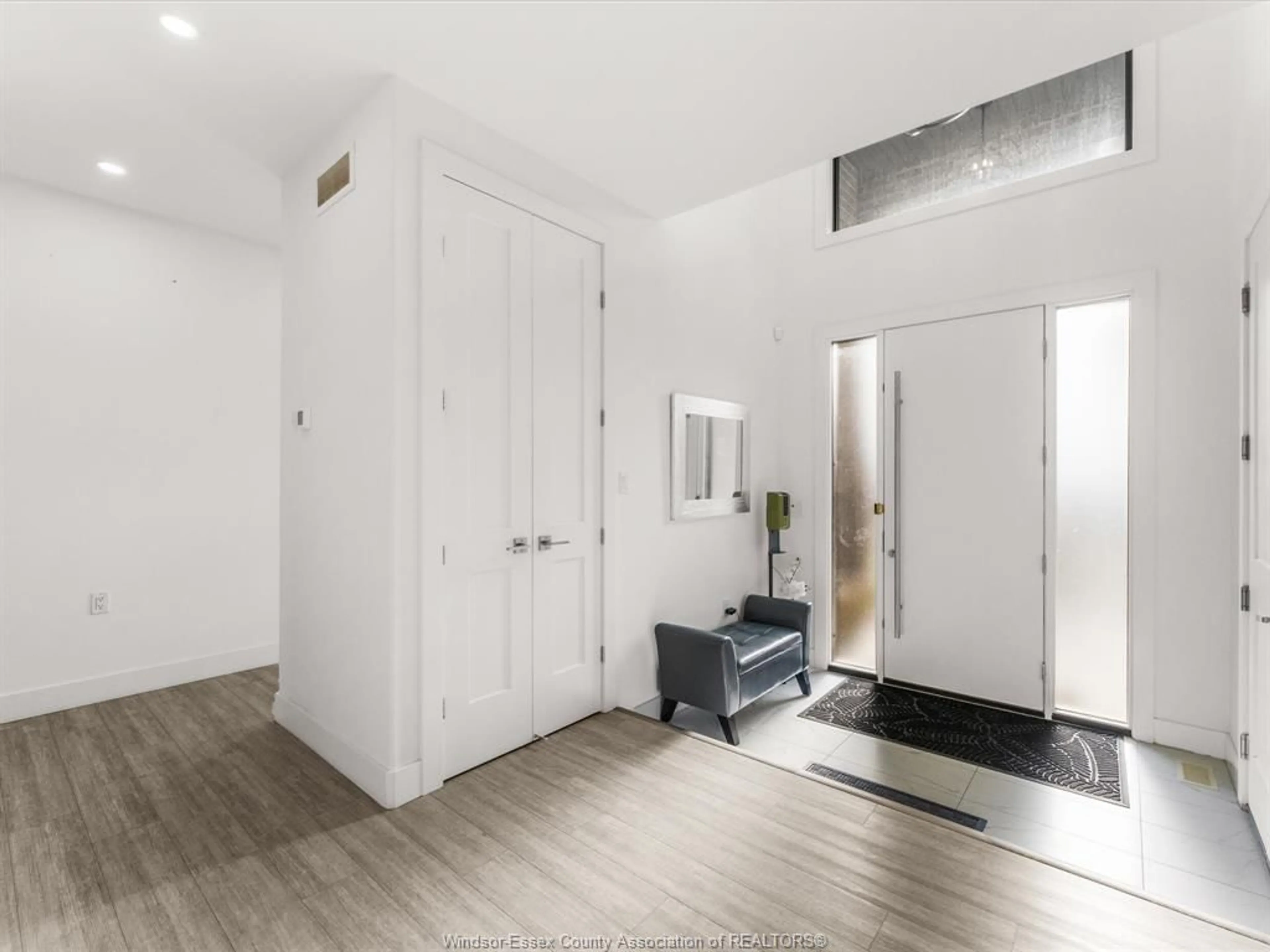 Indoor entryway for 68 CONSERVATION Blvd, Kingsville Ontario N9Y 0A7