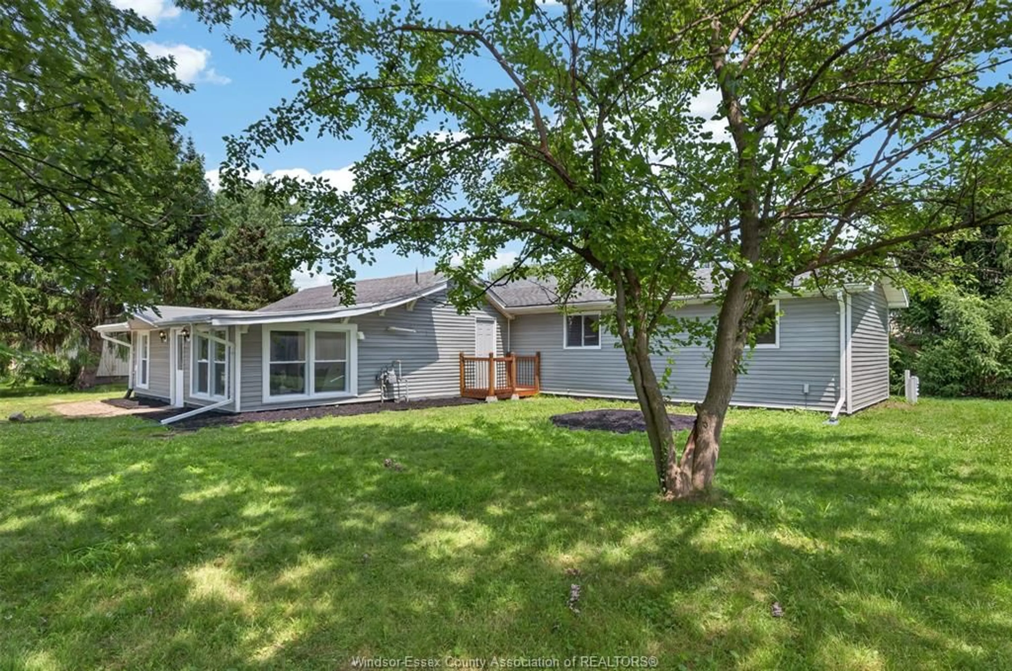 A pic from outside/outdoor area/front of a property/back of a property/a pic from drone, unknown for 134 WINDSOR Ave, Harrow Ontario N0R 1G0