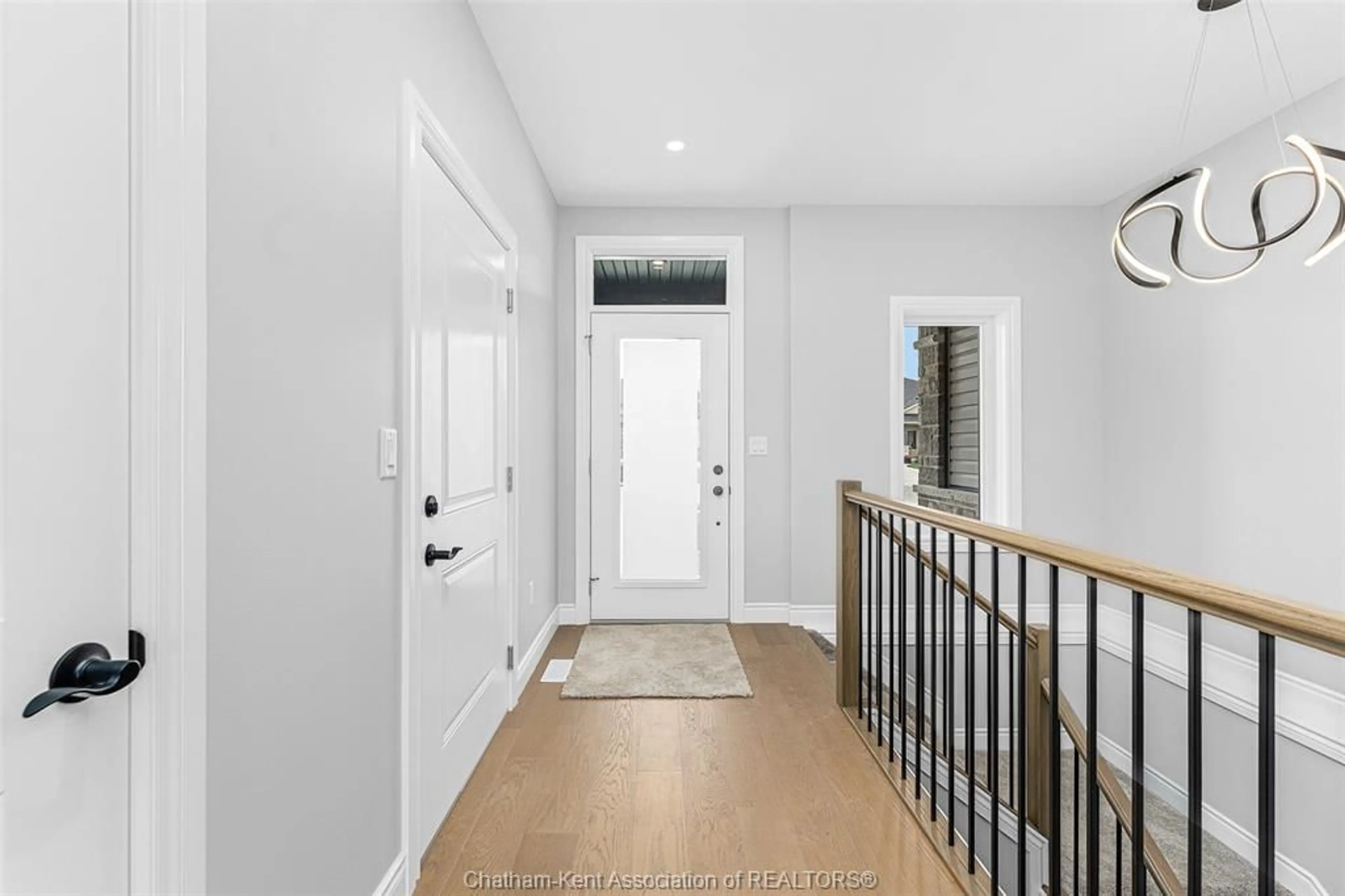 Indoor entryway for 105 Brighton Pl, Chatham Ontario N7L 0G7