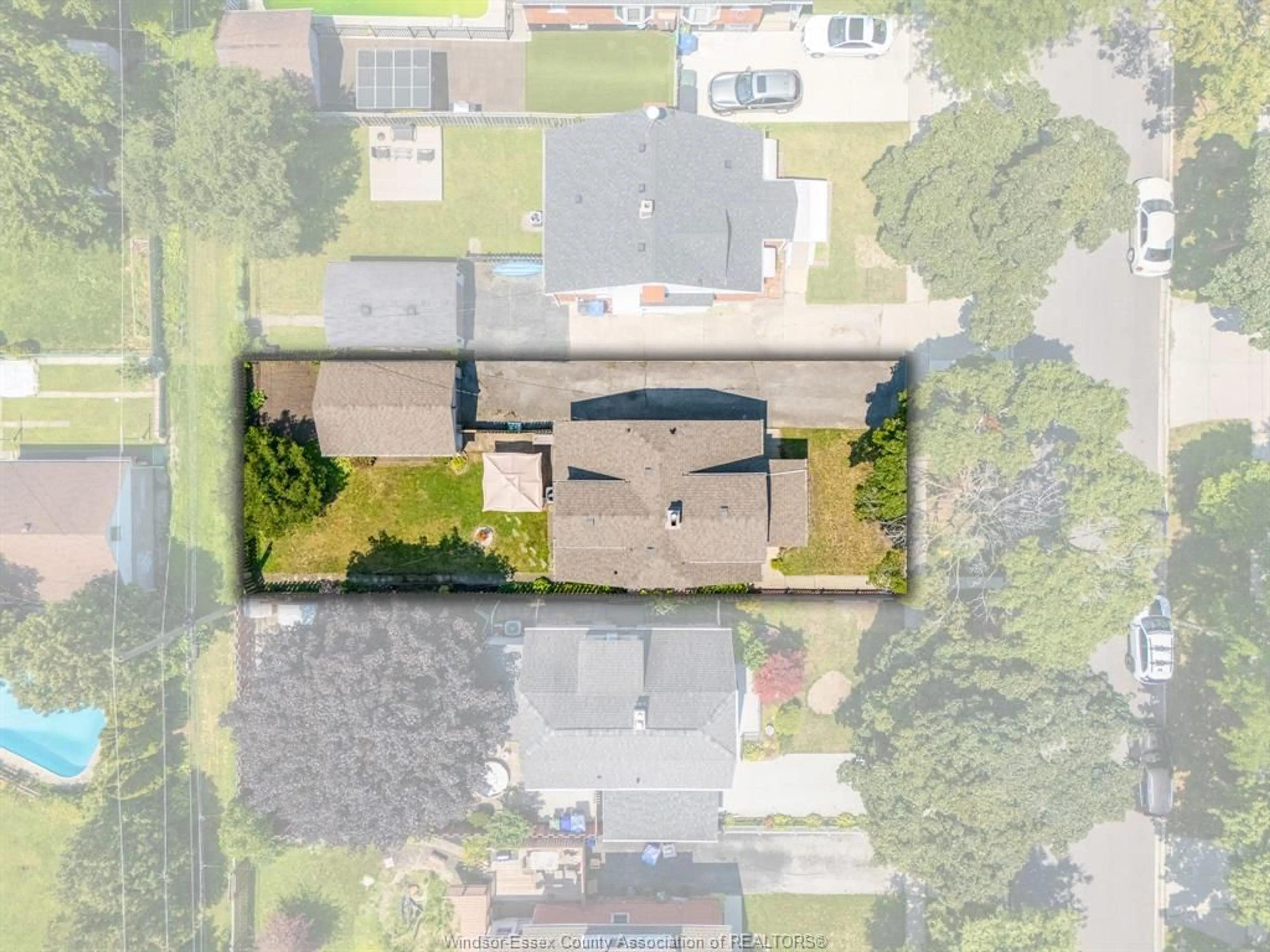 A pic from outside/outdoor area/front of a property/back of a property/a pic from drone, street for 2443 TURNER Rd, Windsor Ontario N8W 3K9
