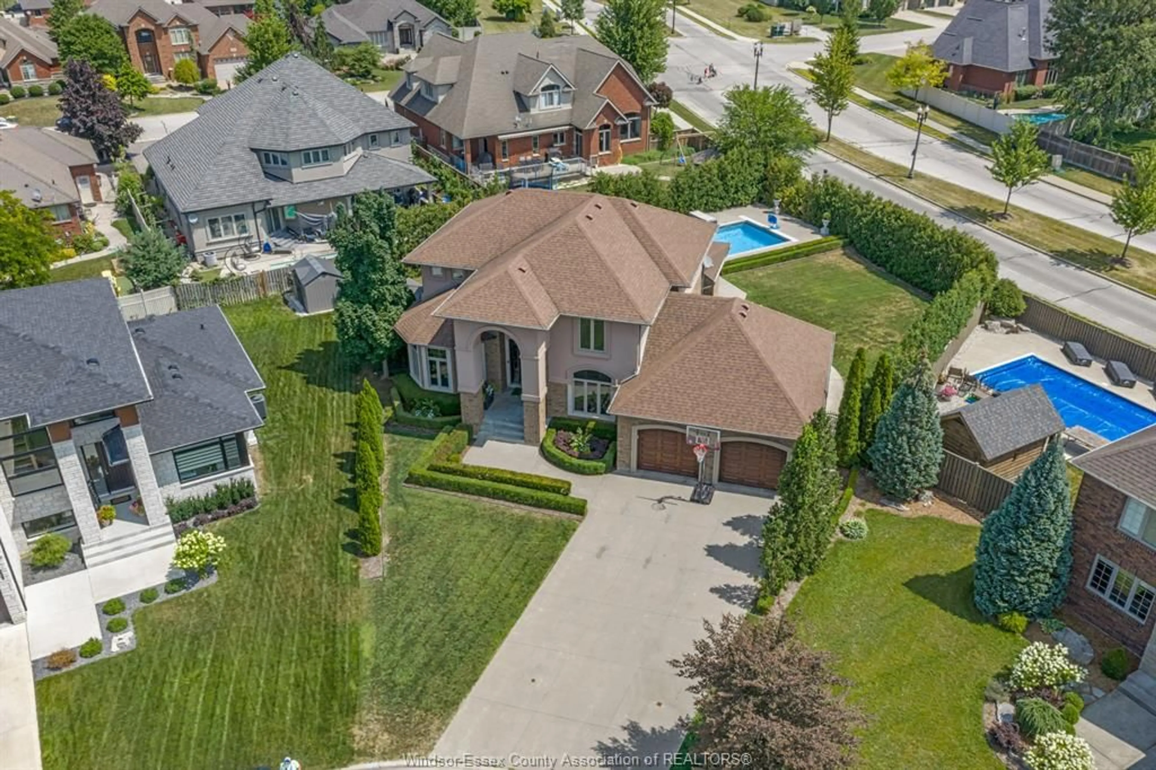 A pic from outside/outdoor area/front of a property/back of a property/a pic from drone, street for 1060 WOODLAND Cres, Lakeshore Ontario N0R 1A0